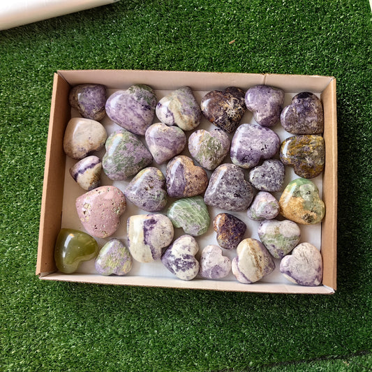 30 pc bolivianite, green onix, phosphosiderite hearts
