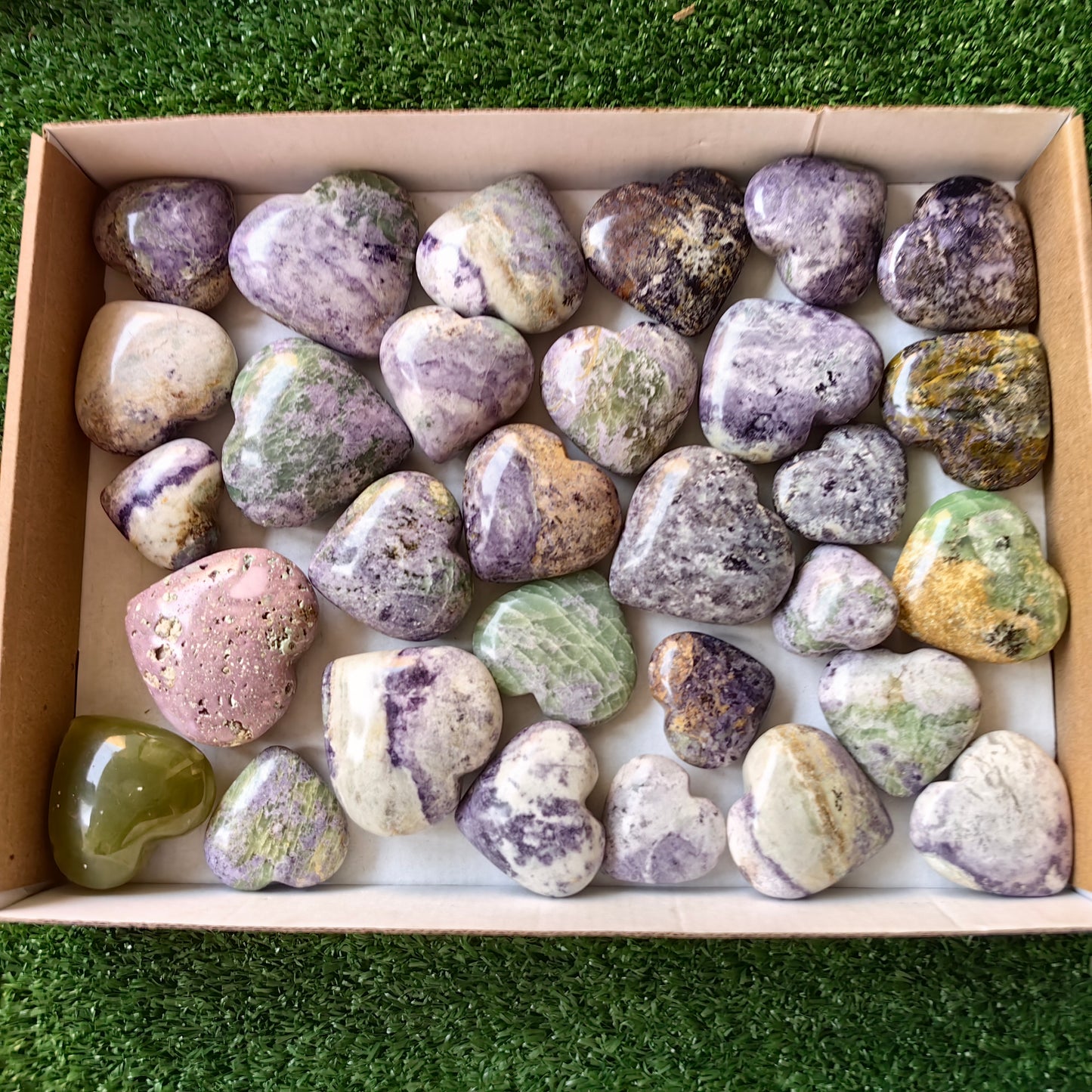 30 pc bolivianite, green onix, phosphosiderite hearts