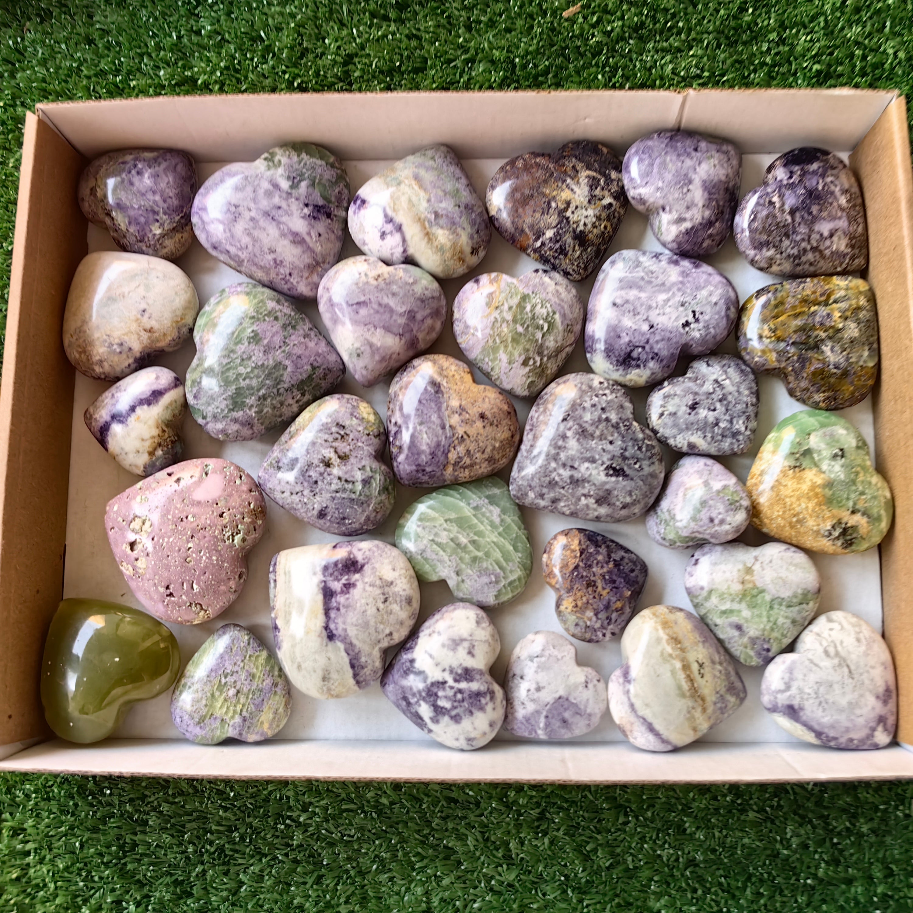 30 pc bolivianite, green onix, phosphosiderite hearts