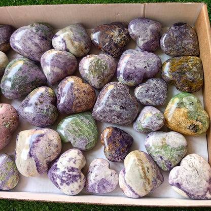 30 pc bolivianite, green onix, phosphosiderite hearts