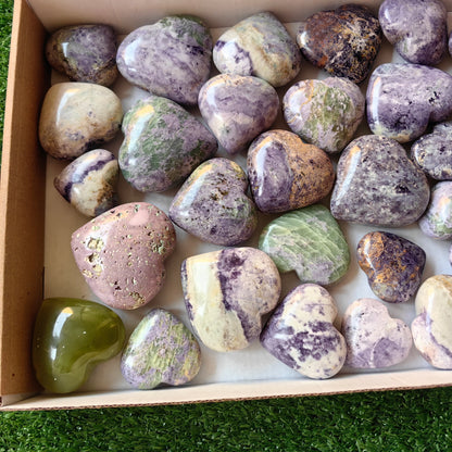 30 pc bolivianite, green onix, phosphosiderite hearts