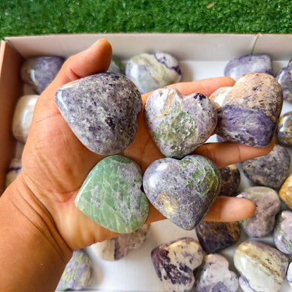 30 pc bolivianite, green onix, phosphosiderite hearts