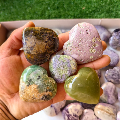 30 pc bolivianite, green onix, phosphosiderite hearts