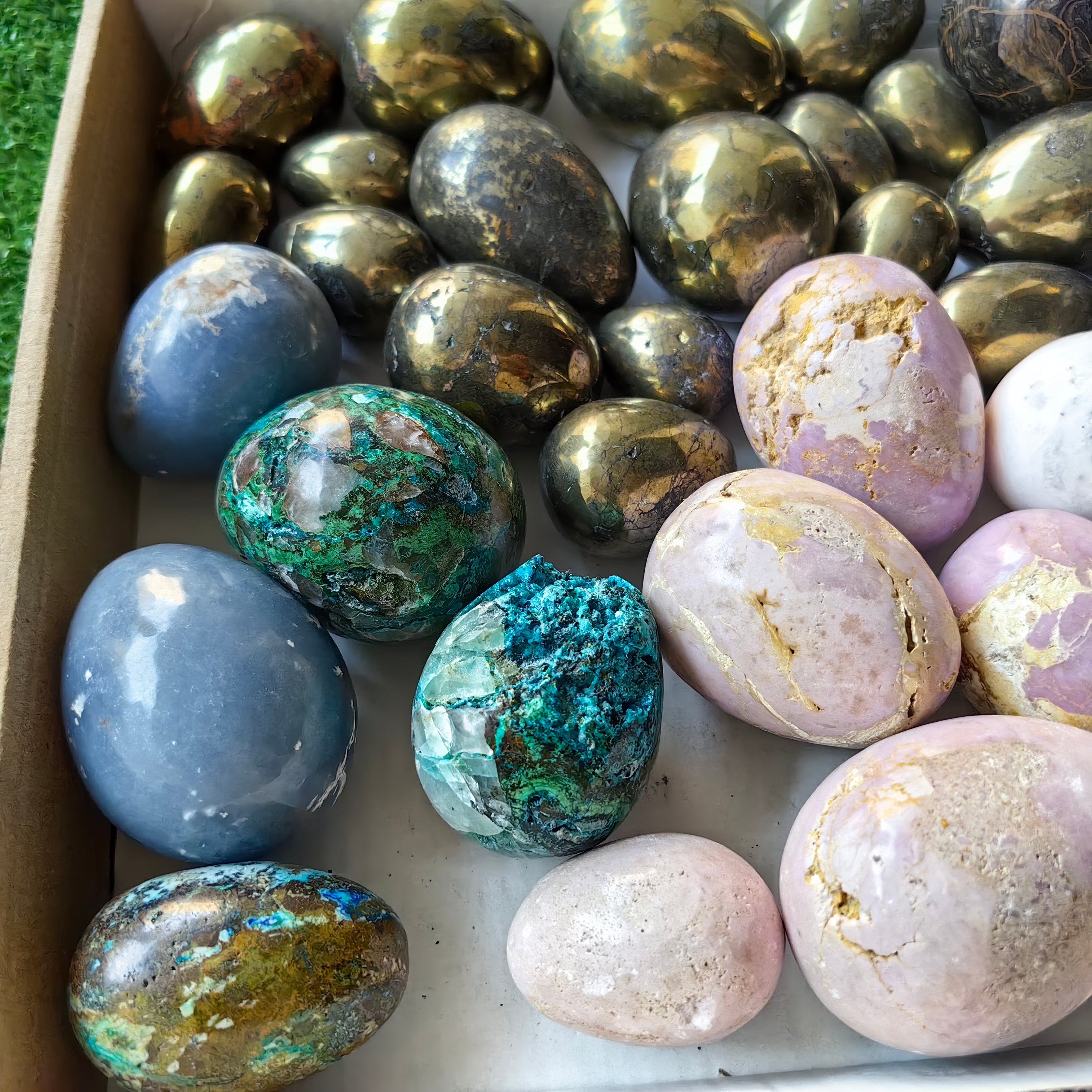 40 pc mixted eggs chalcopyrite, mangano, stramatolite, phosphosiderite, angelite & chrysocolla