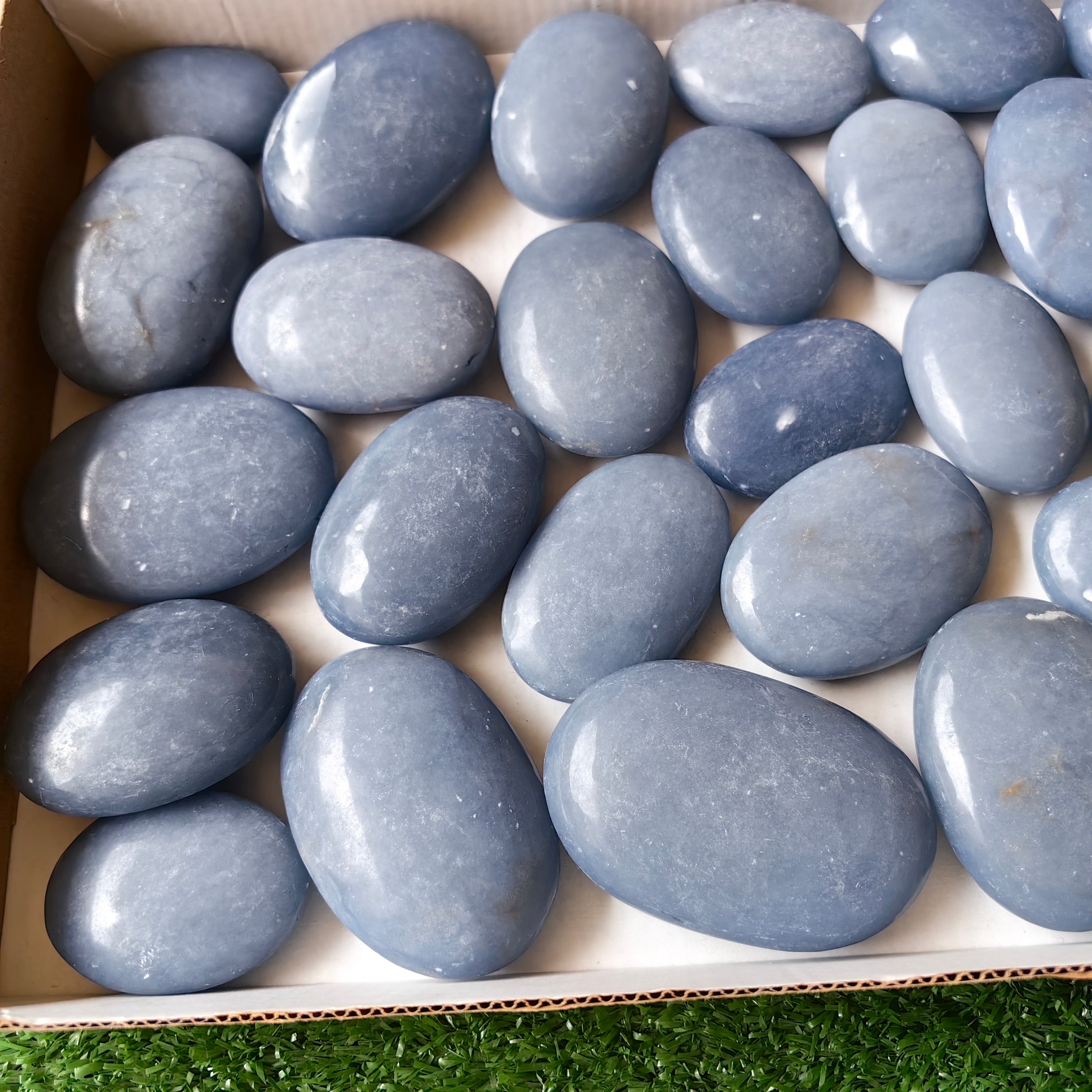 28 pc blue angelite palms