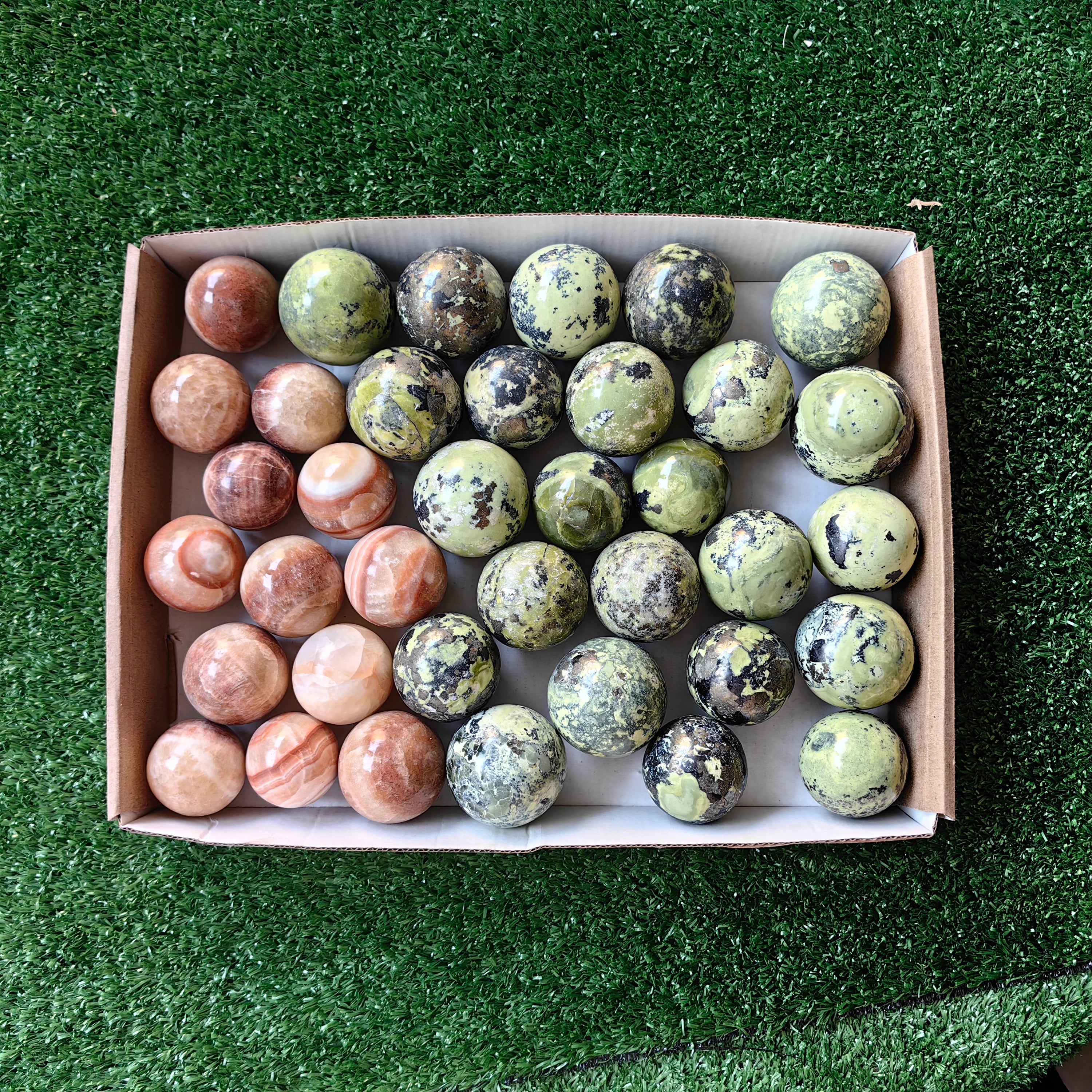 37 pc green serpentine & onix spheres