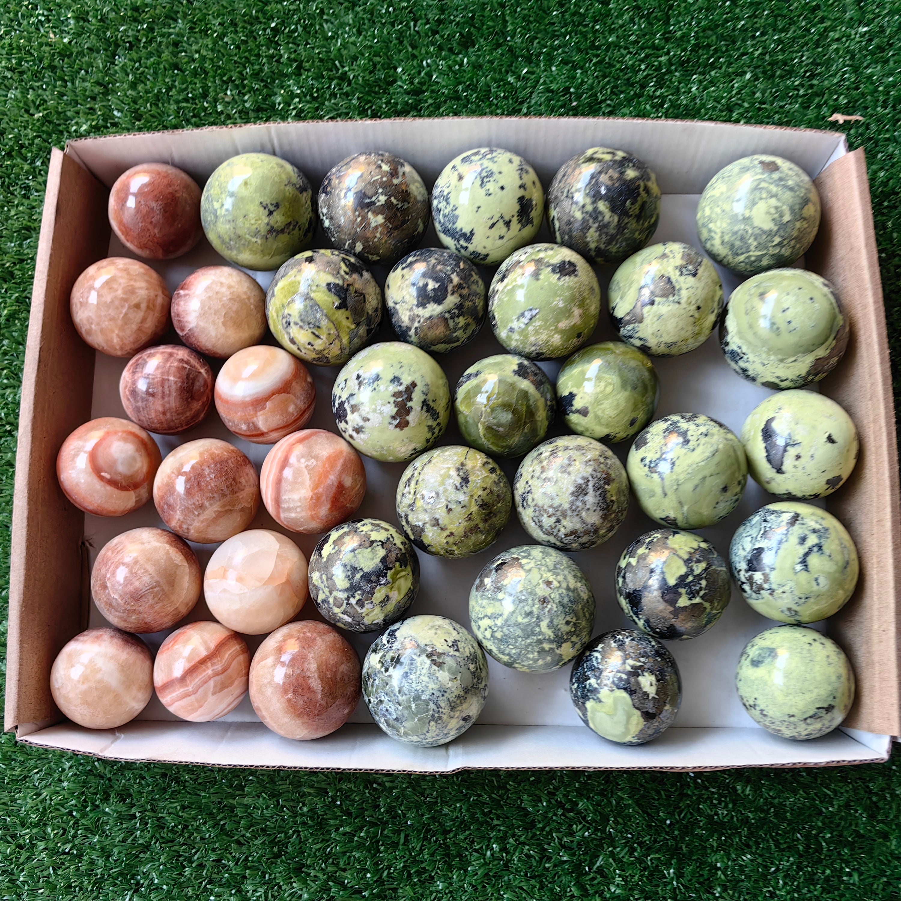 37 pc green serpentine & onix spheres