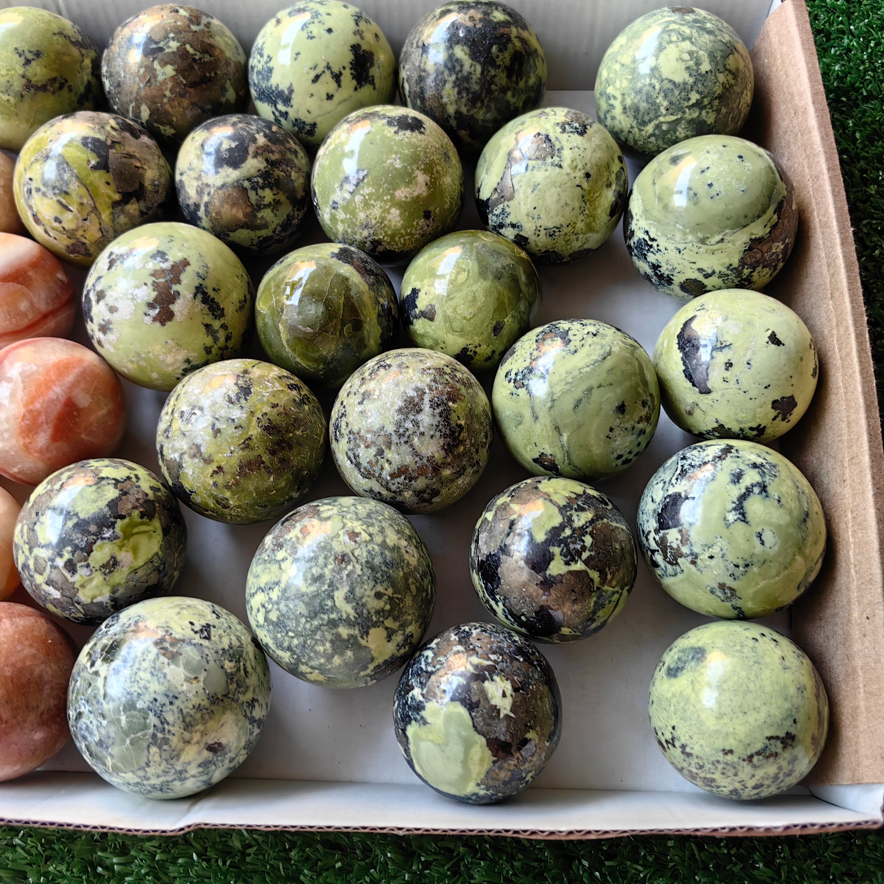 37 pc green serpentine & onix spheres