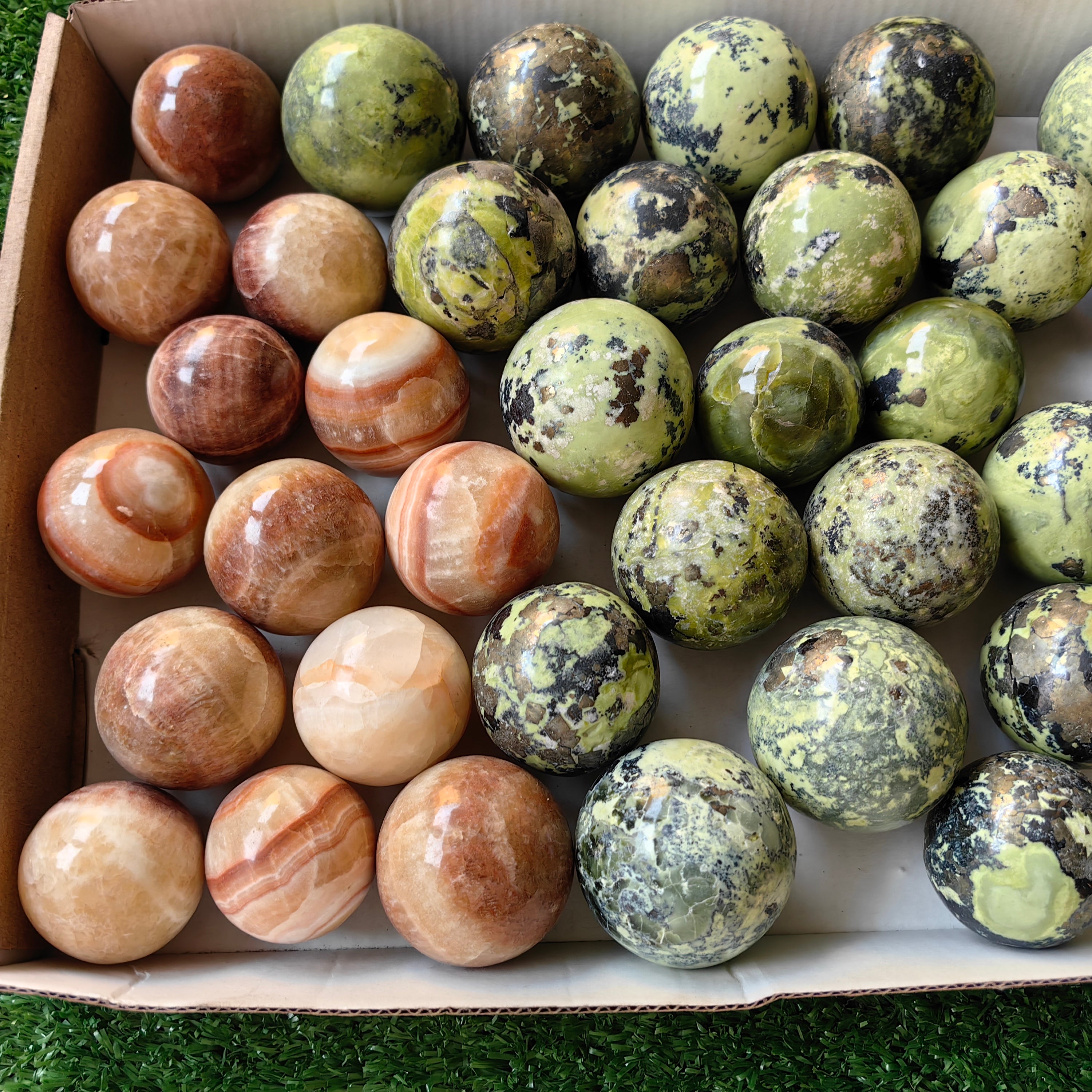 37 pc green serpentine & onix spheres