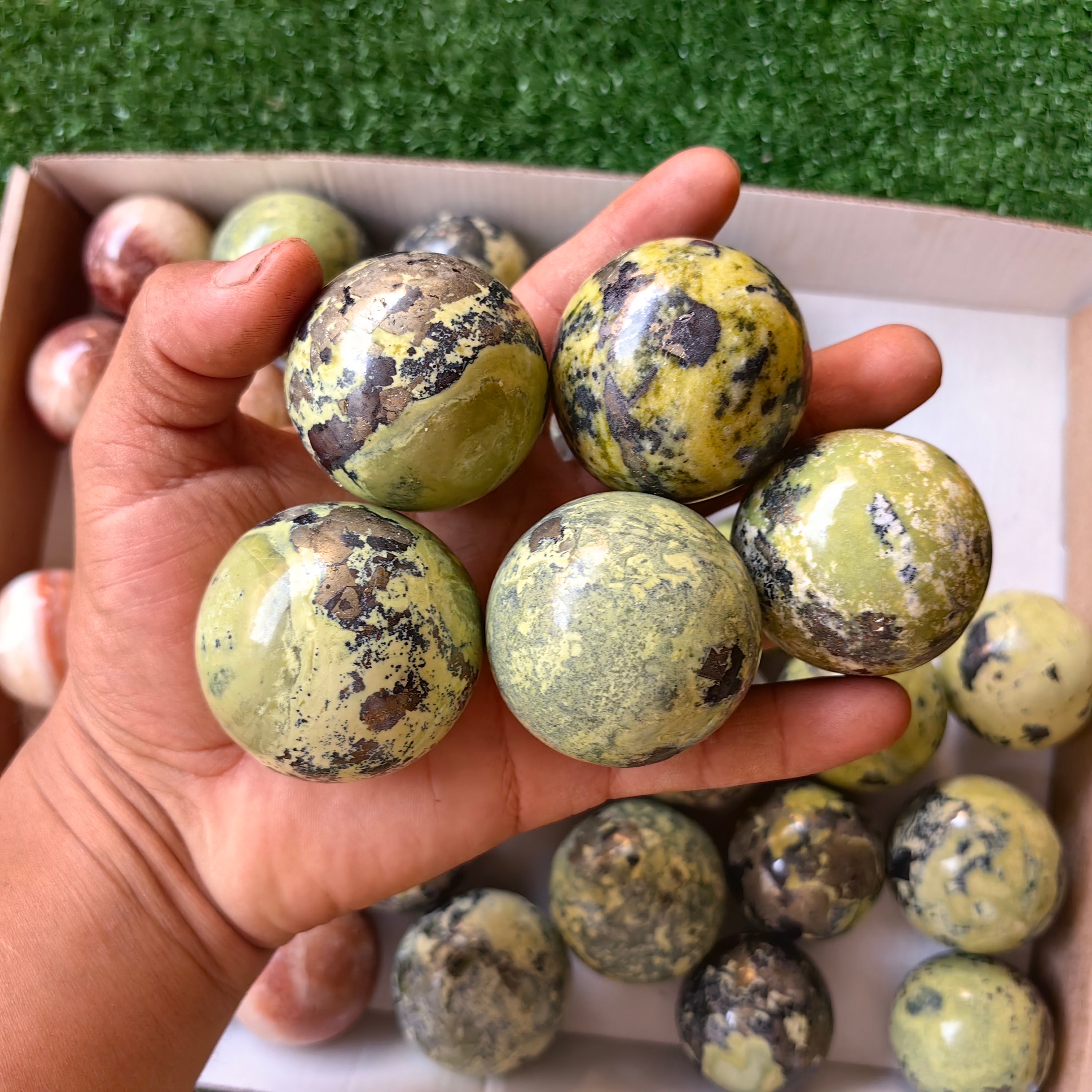 37 pc green serpentine & onix spheres