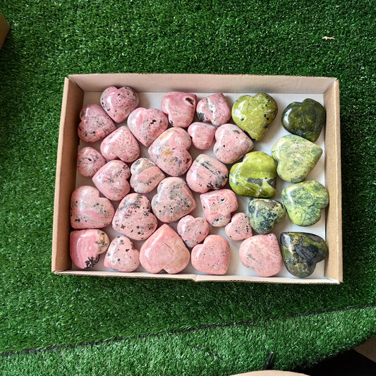 31 pc green serpentine & rhodonite hearts