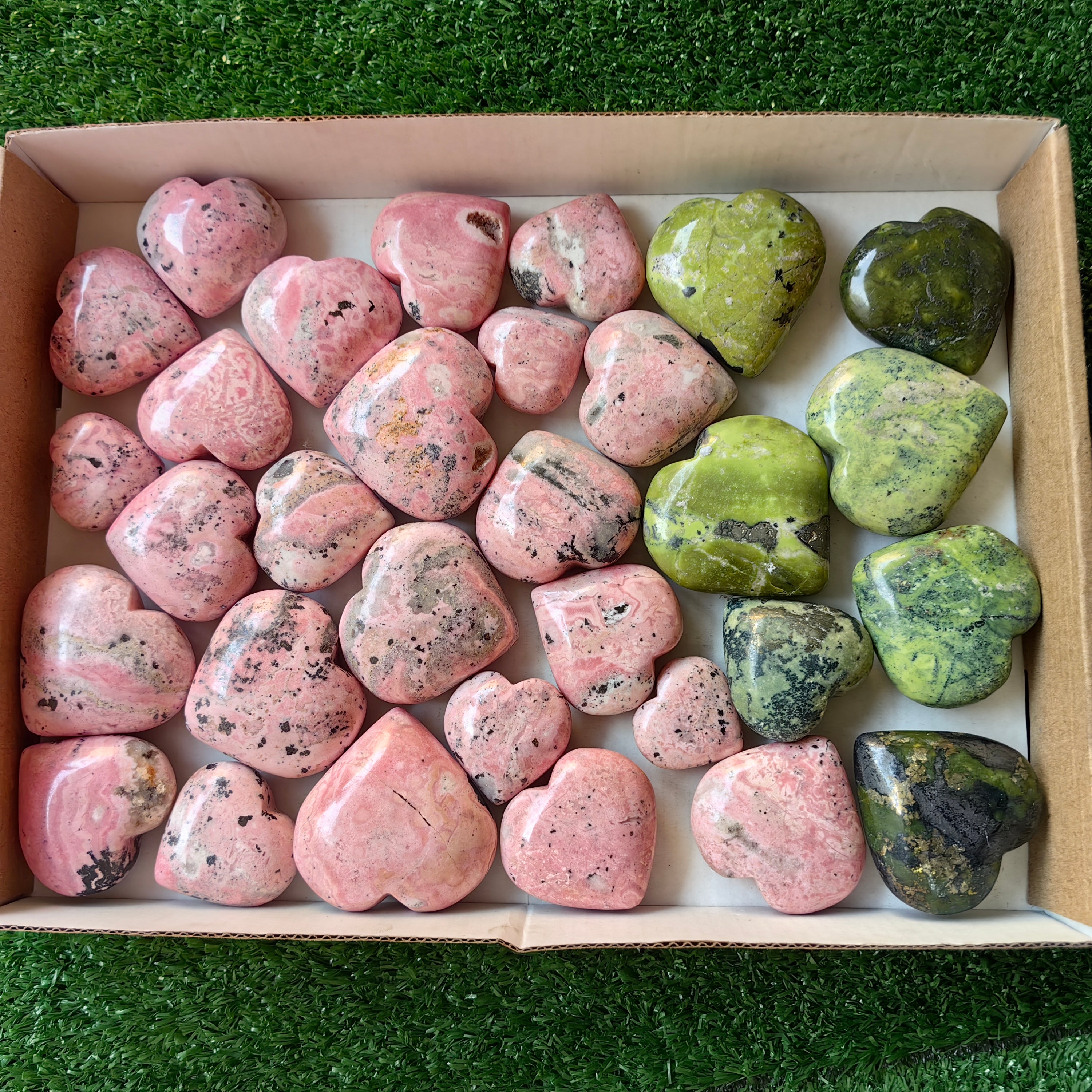 31 pc green serpentine & rhodonite hearts