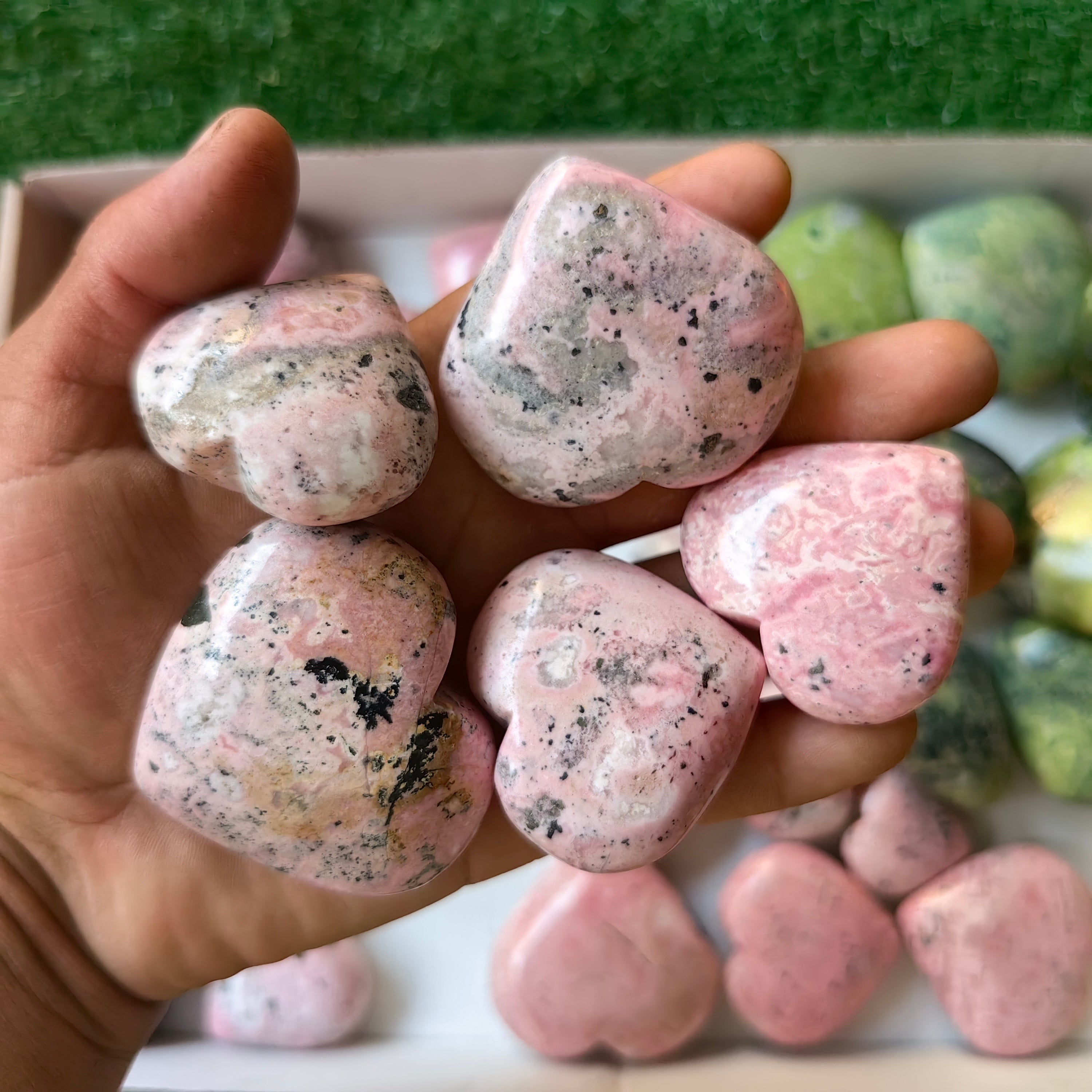 31 pc green serpentine & rhodonite hearts