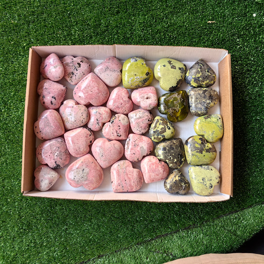 31 pc green serpentine & rhodonite hearts