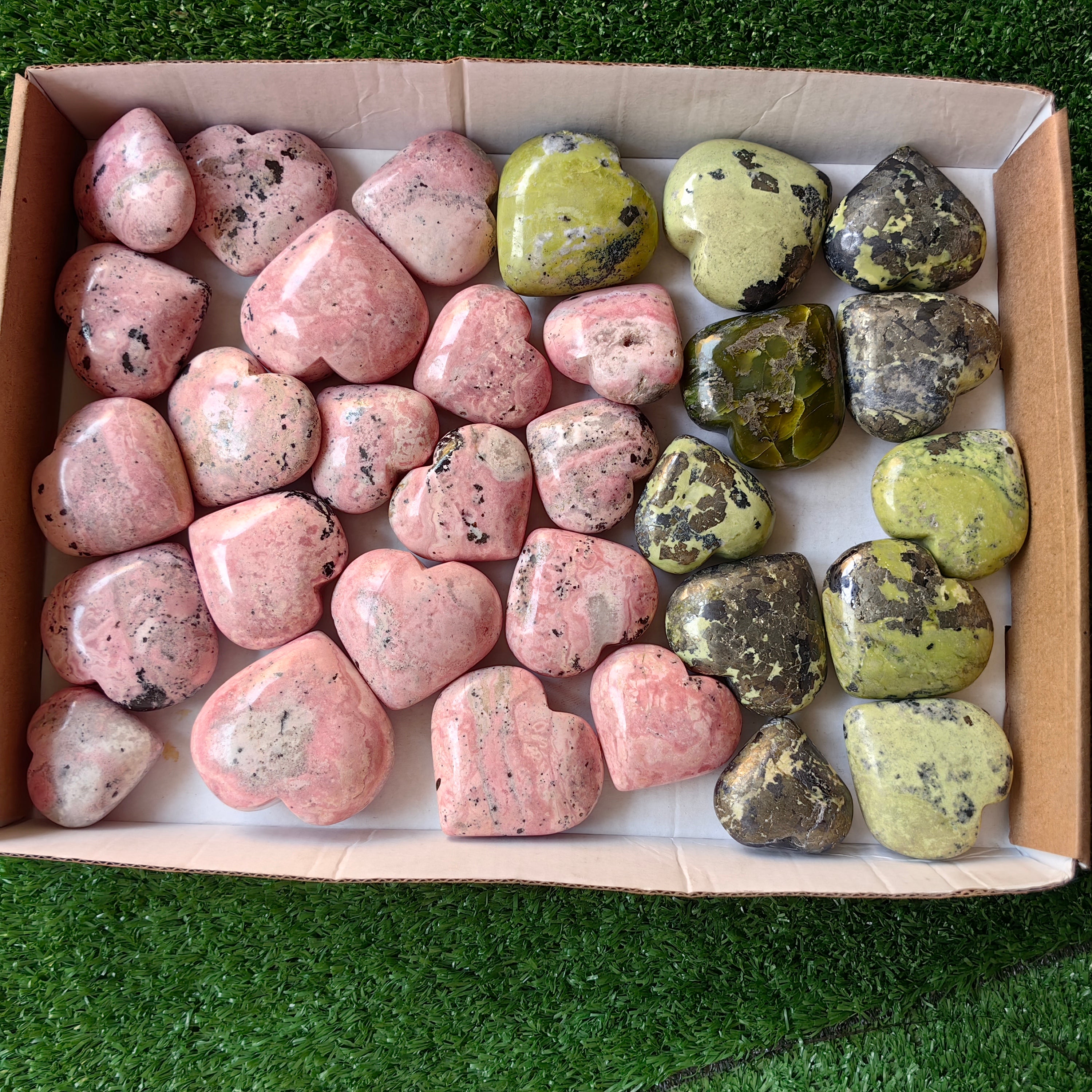 31 pc green serpentine & rhodonite hearts