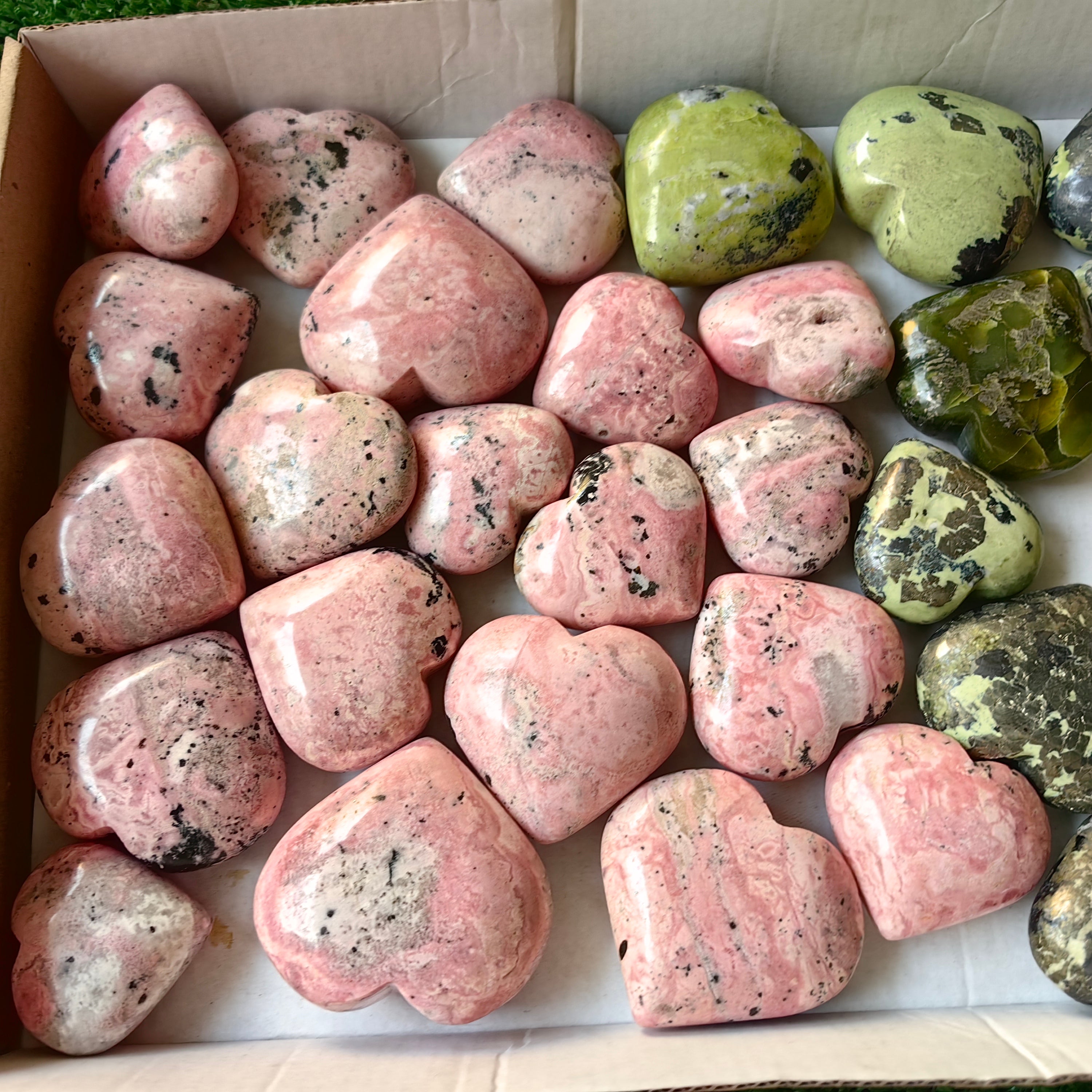 31 pc green serpentine & rhodonite hearts