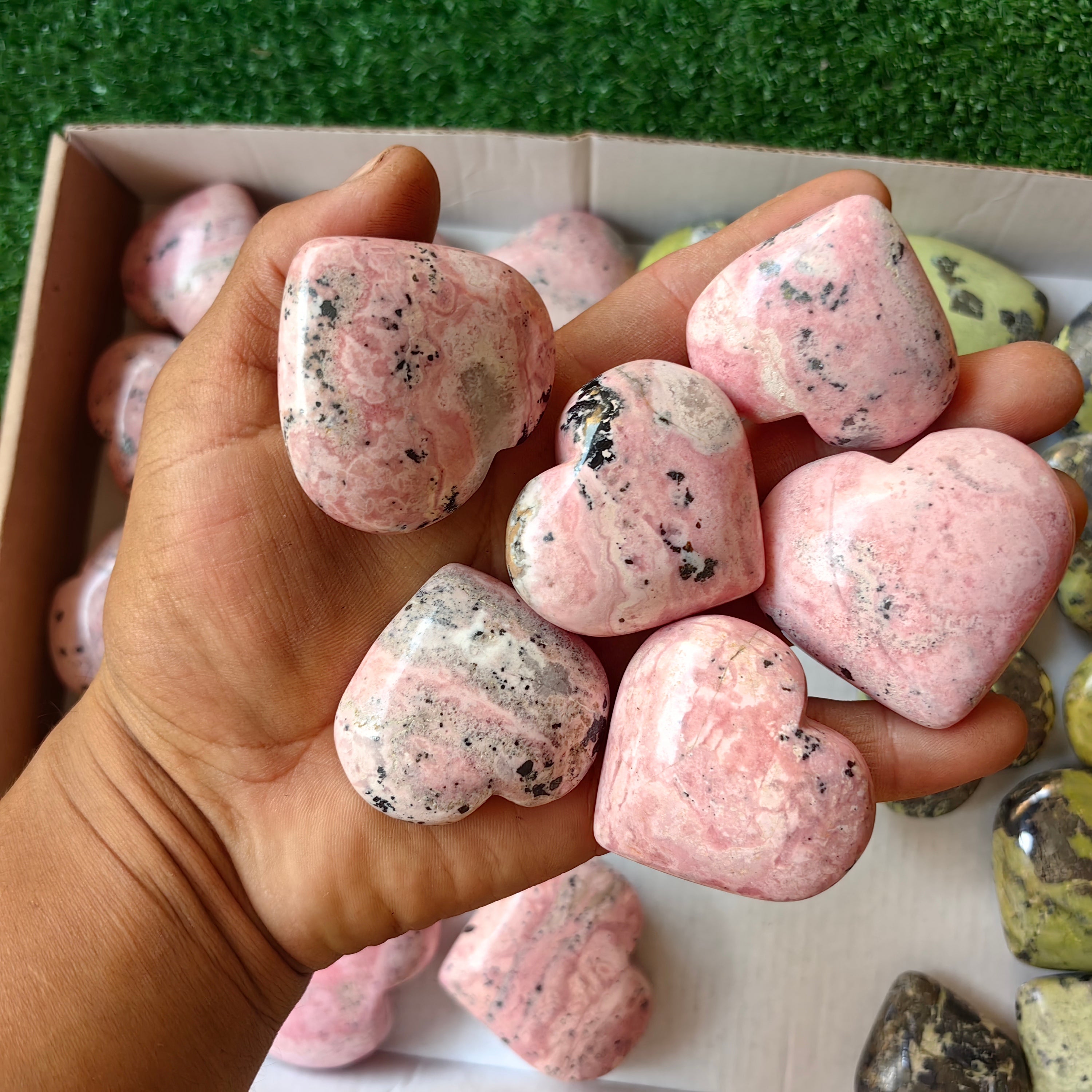 31 pc green serpentine & rhodonite hearts