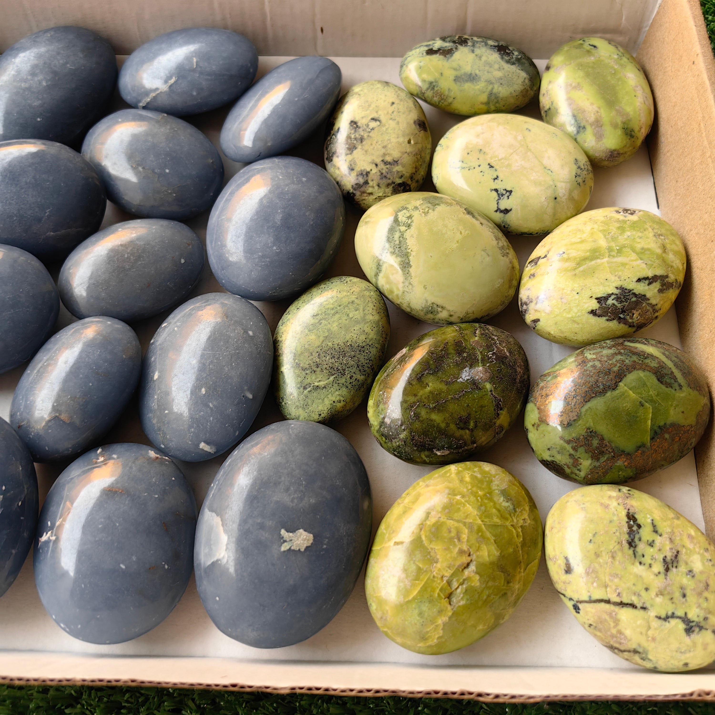28 pc angelite & green serpentine palms