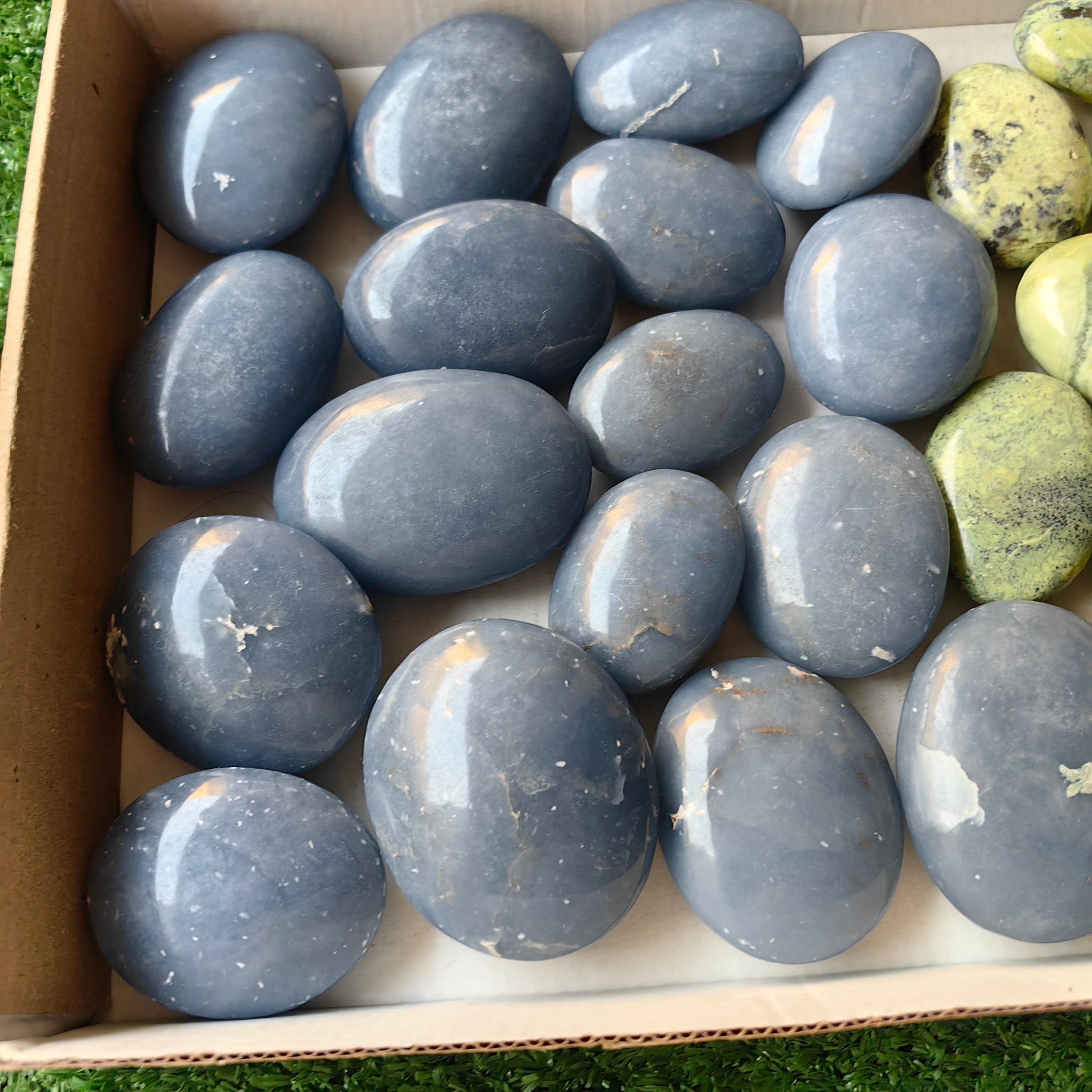 28 pc angelite & green serpentine palms