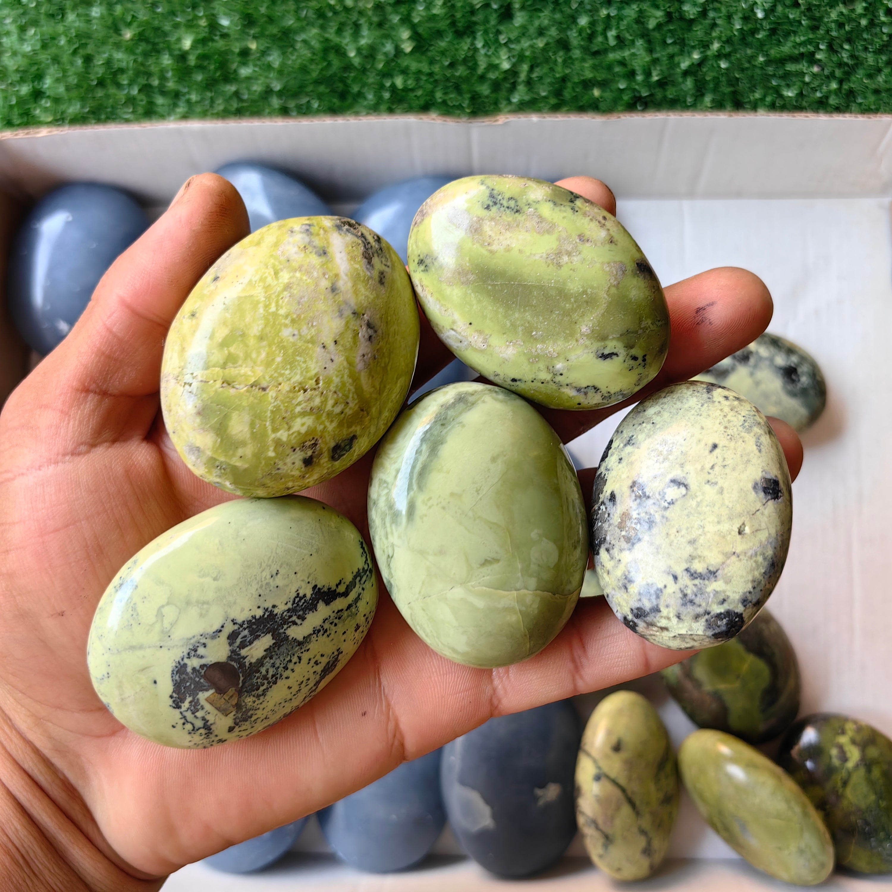 28 pc angelite & green serpentine palms