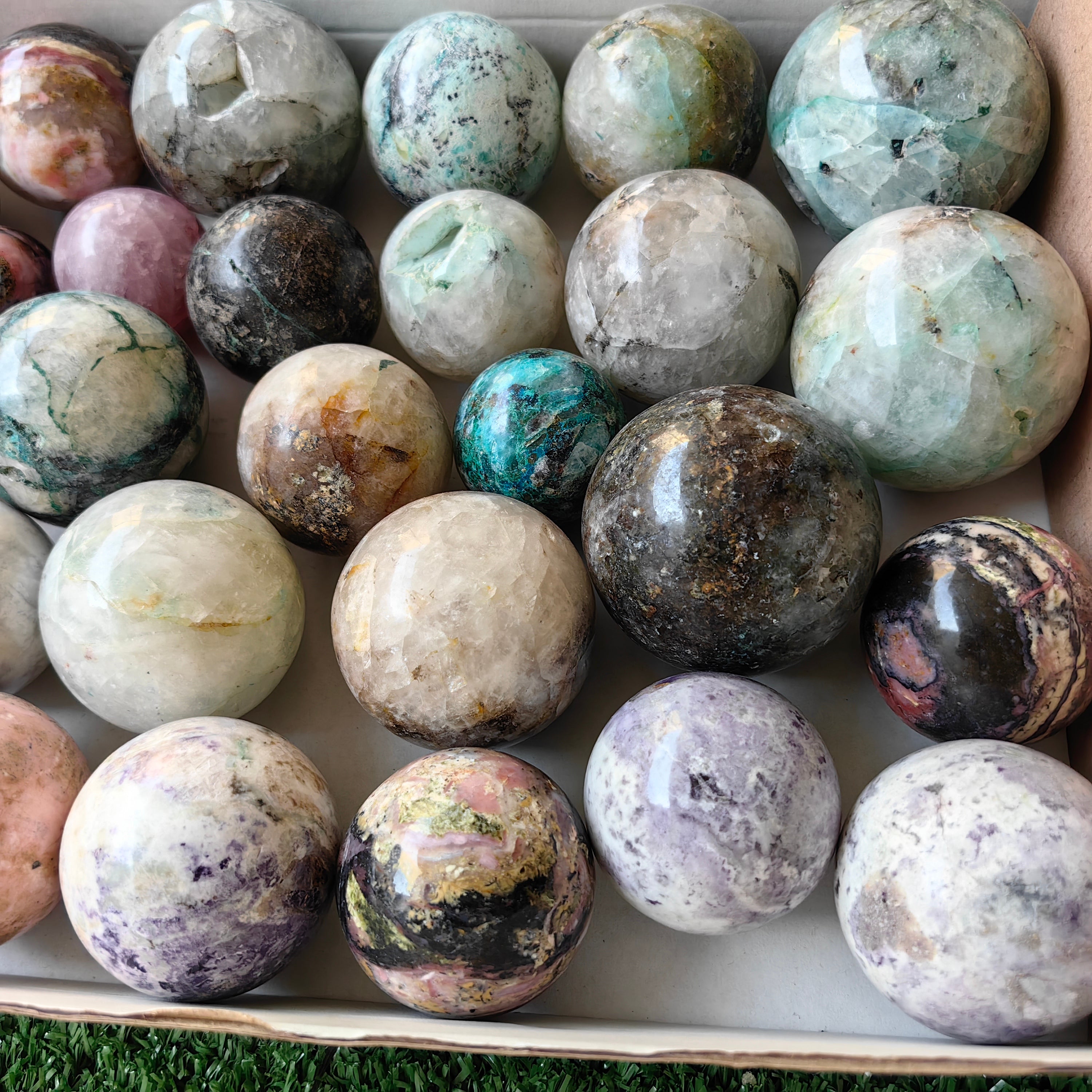 28 pc carving spheres in mixted stones