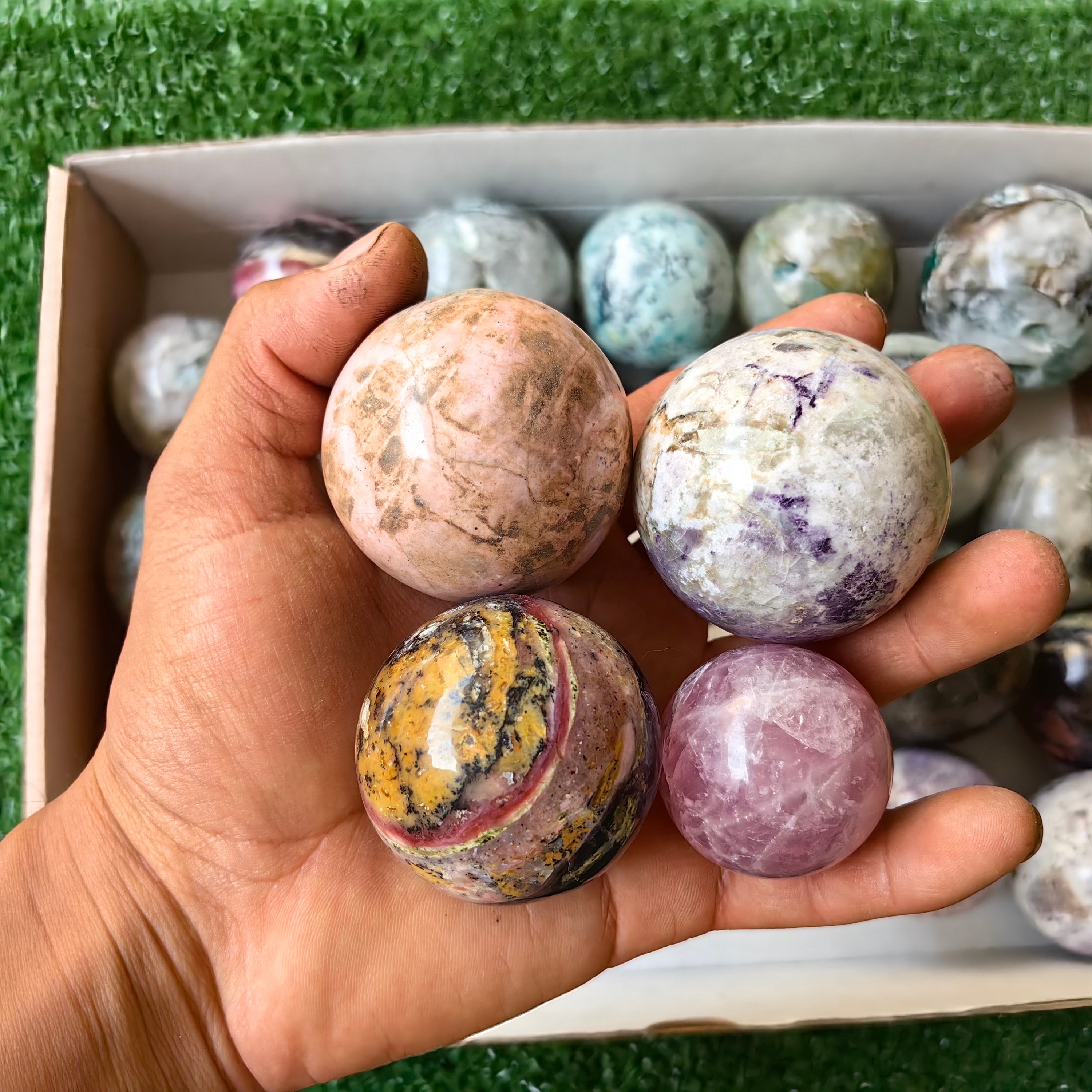 28 pc carving spheres in mixted stones
