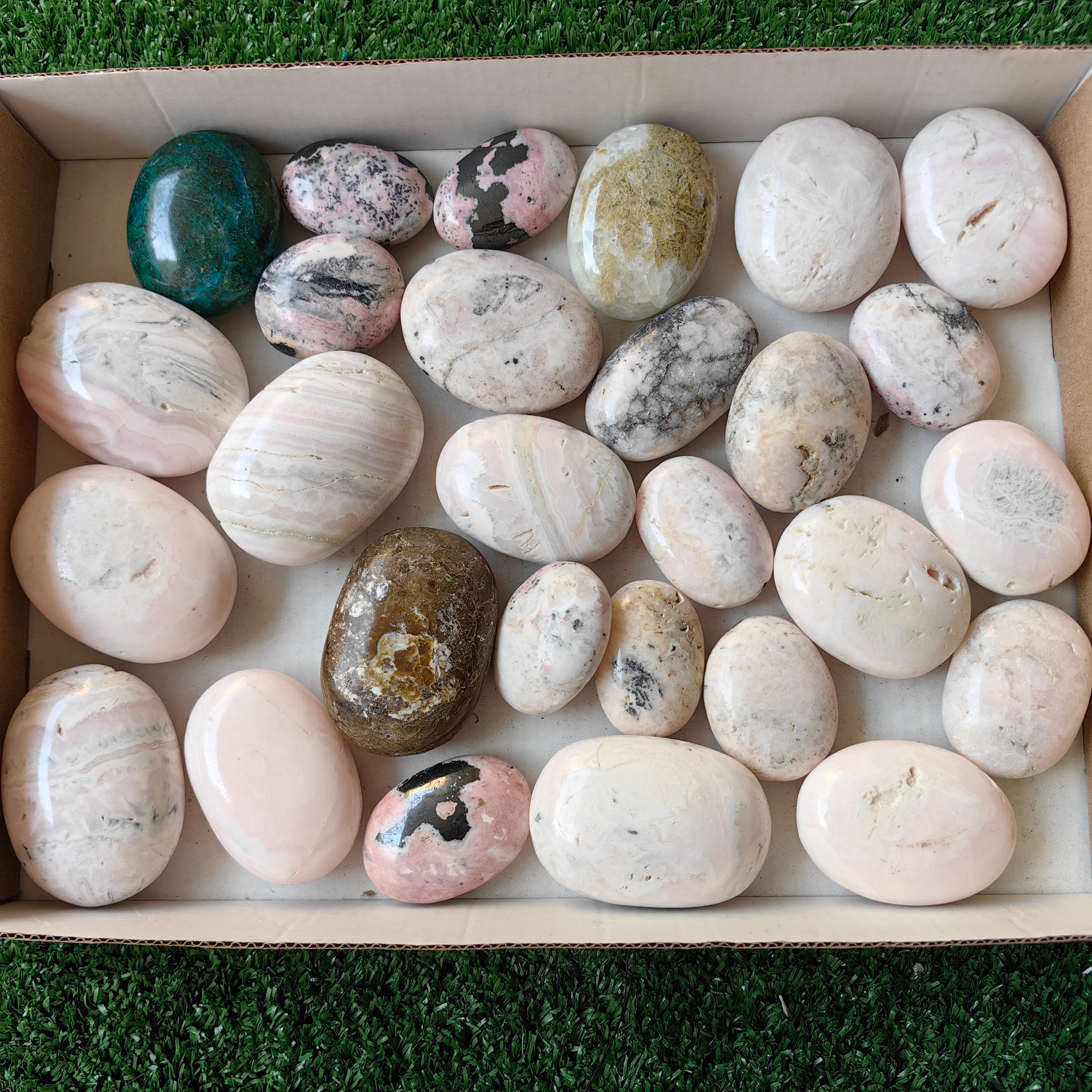27 pc carving palms in mixted stones
