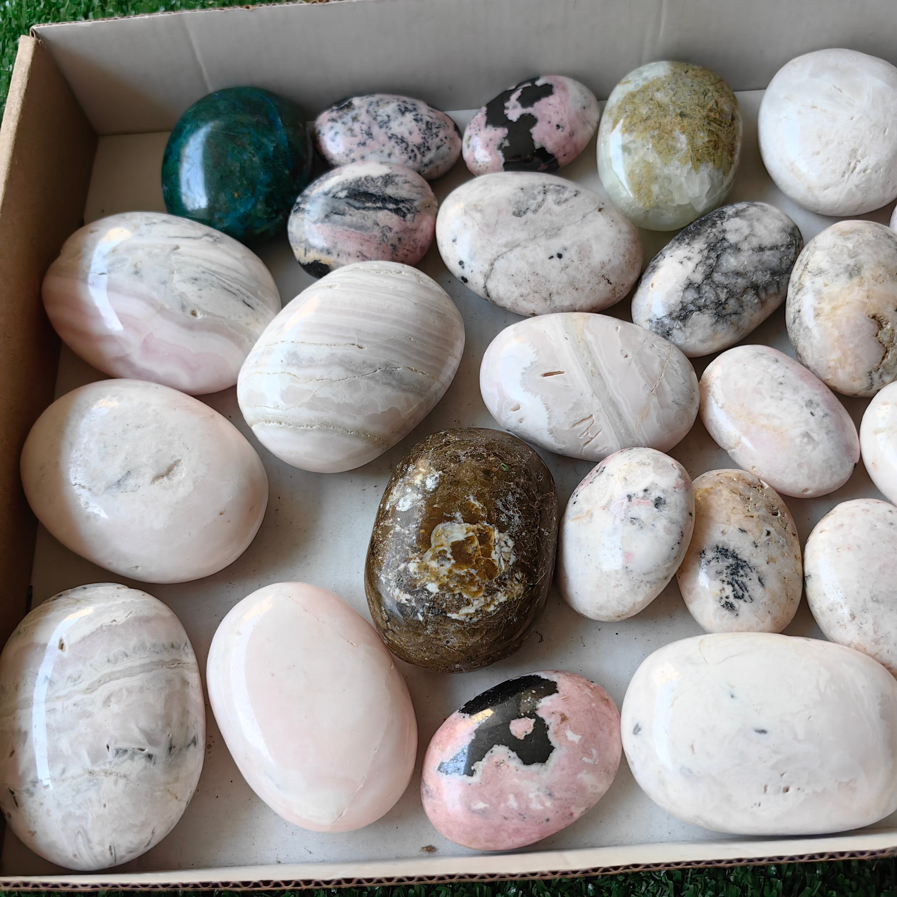 27 pc carving palms in mixted stones