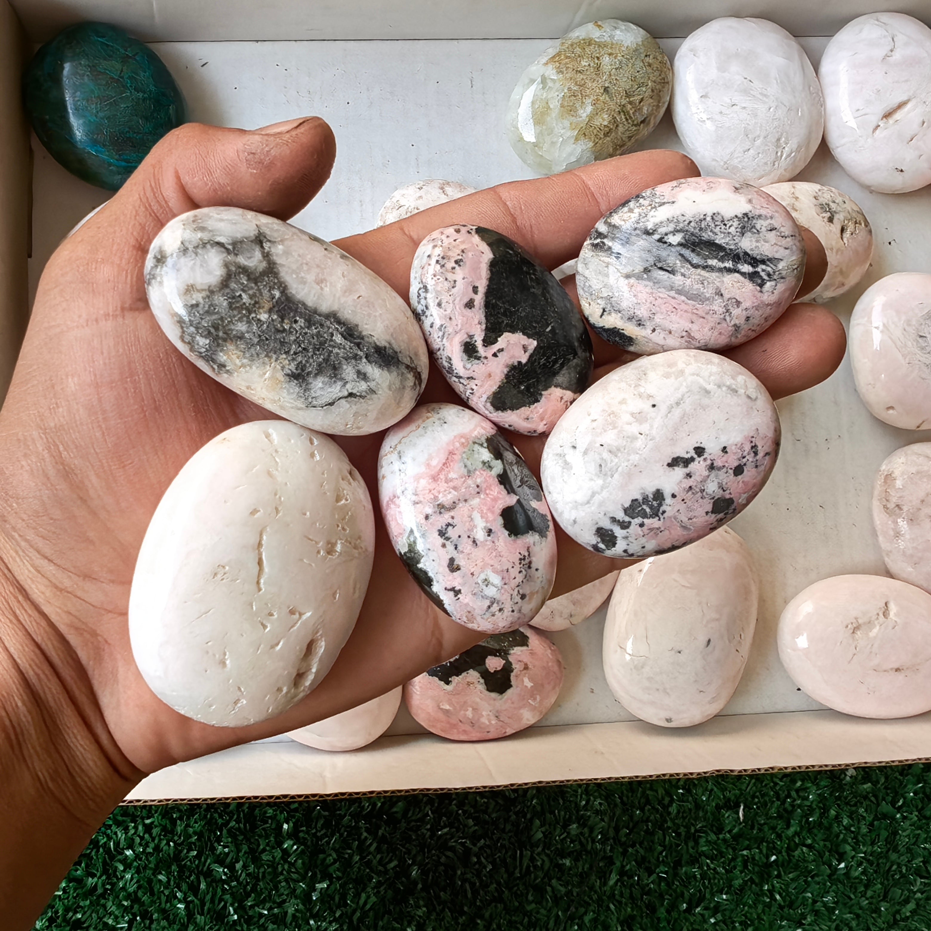 27 pc carving palms in mixted stones