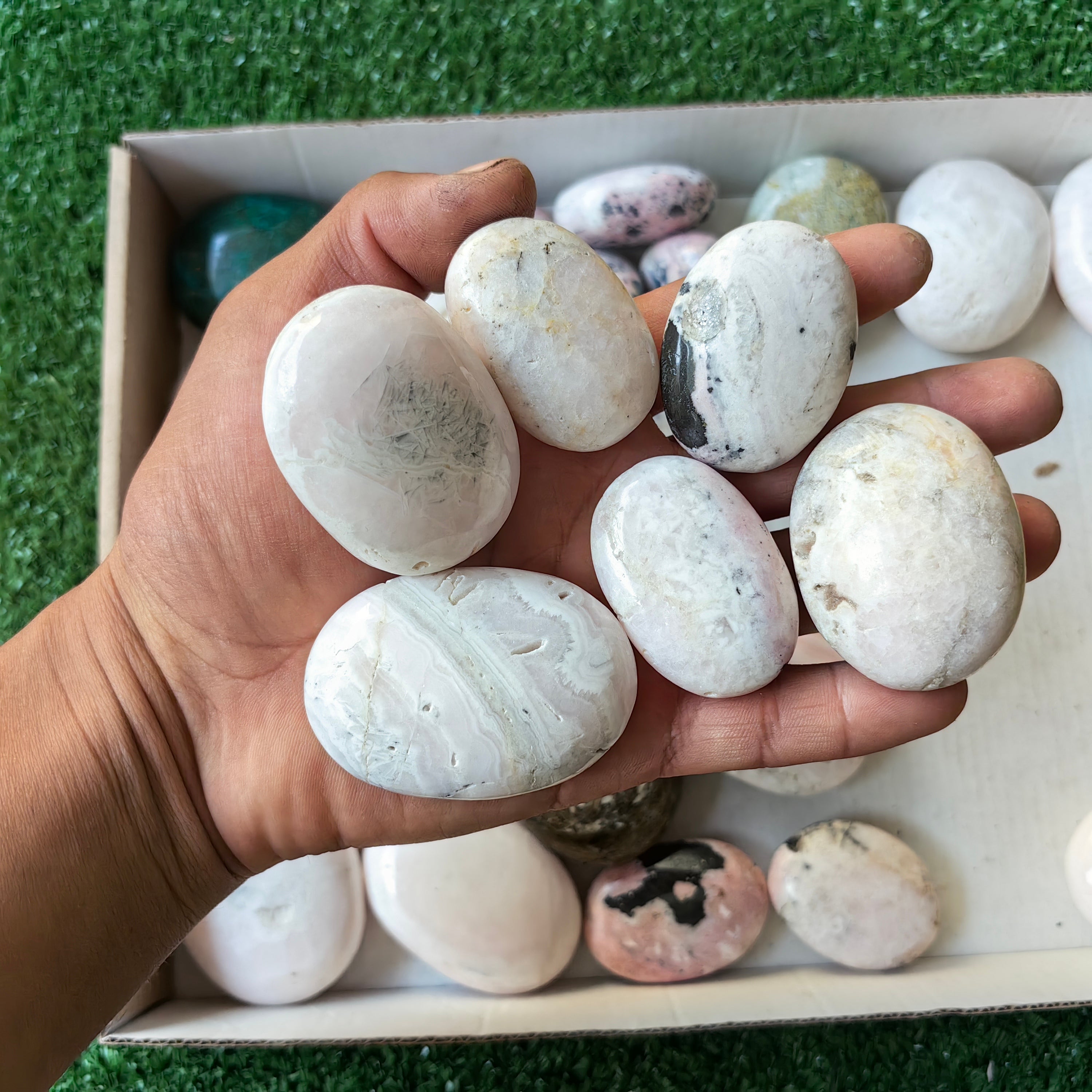 27 pc carving palms in mixted stones