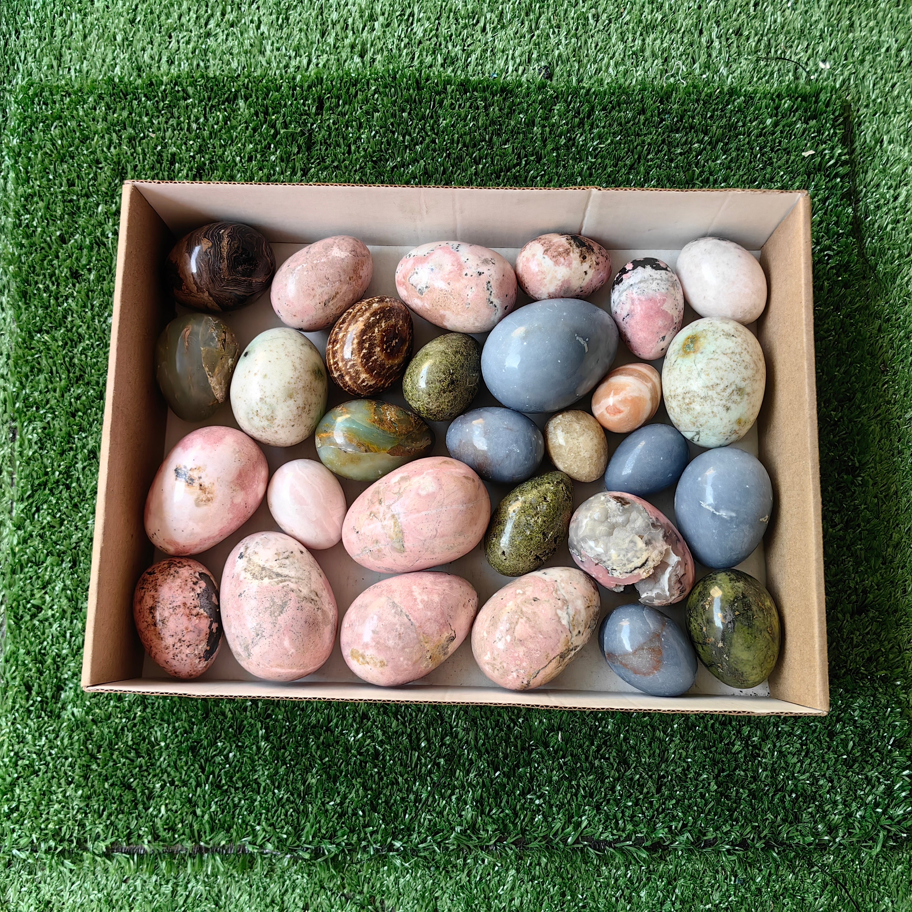 29 pc carving eggs in mixted stones