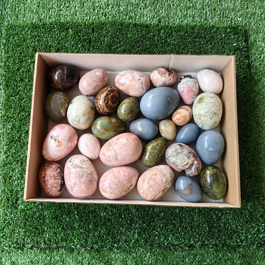 29 pc carving eggs in mixted stones