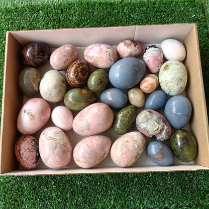 29 pc carving eggs in mixted stones