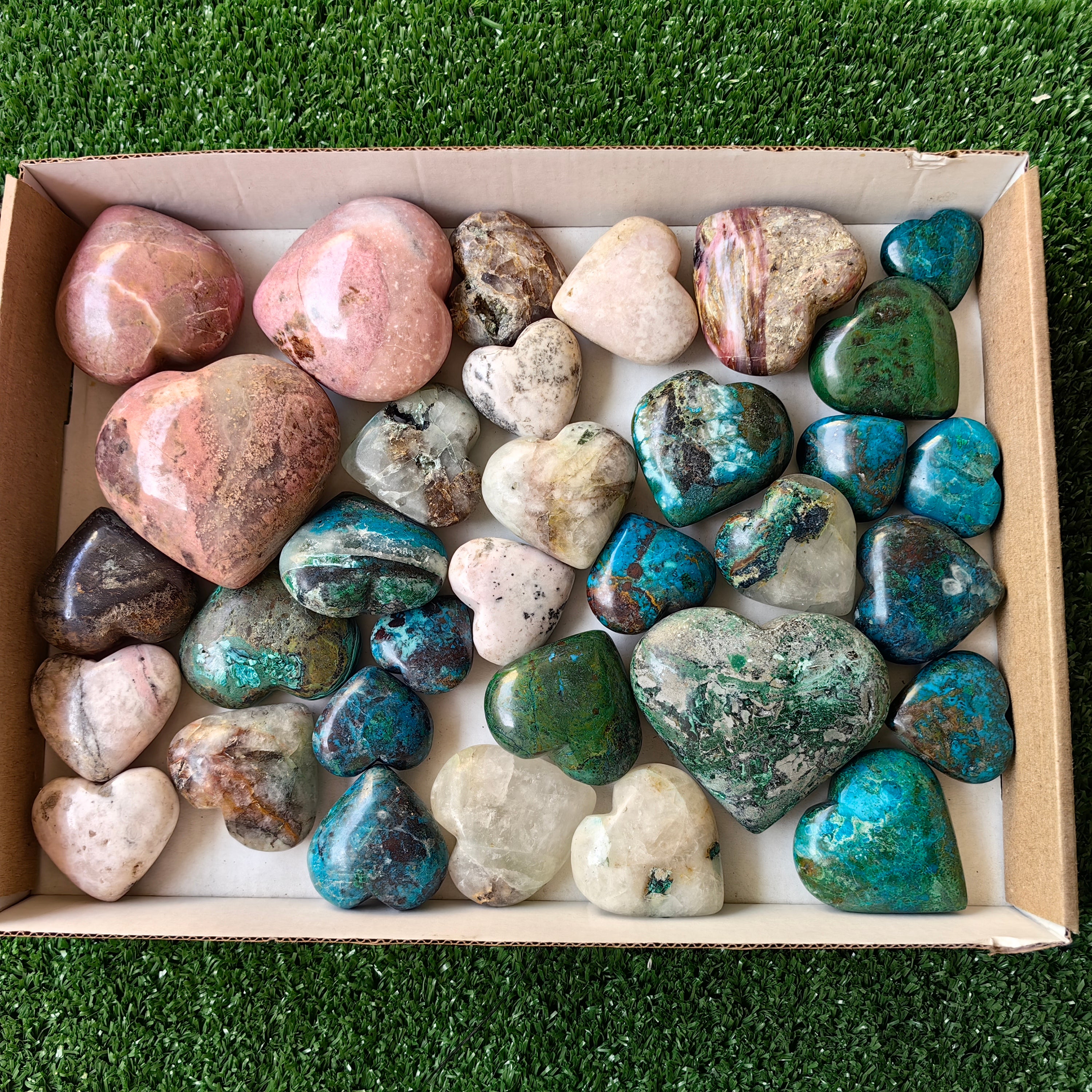33 pc carving heart in mixted stones