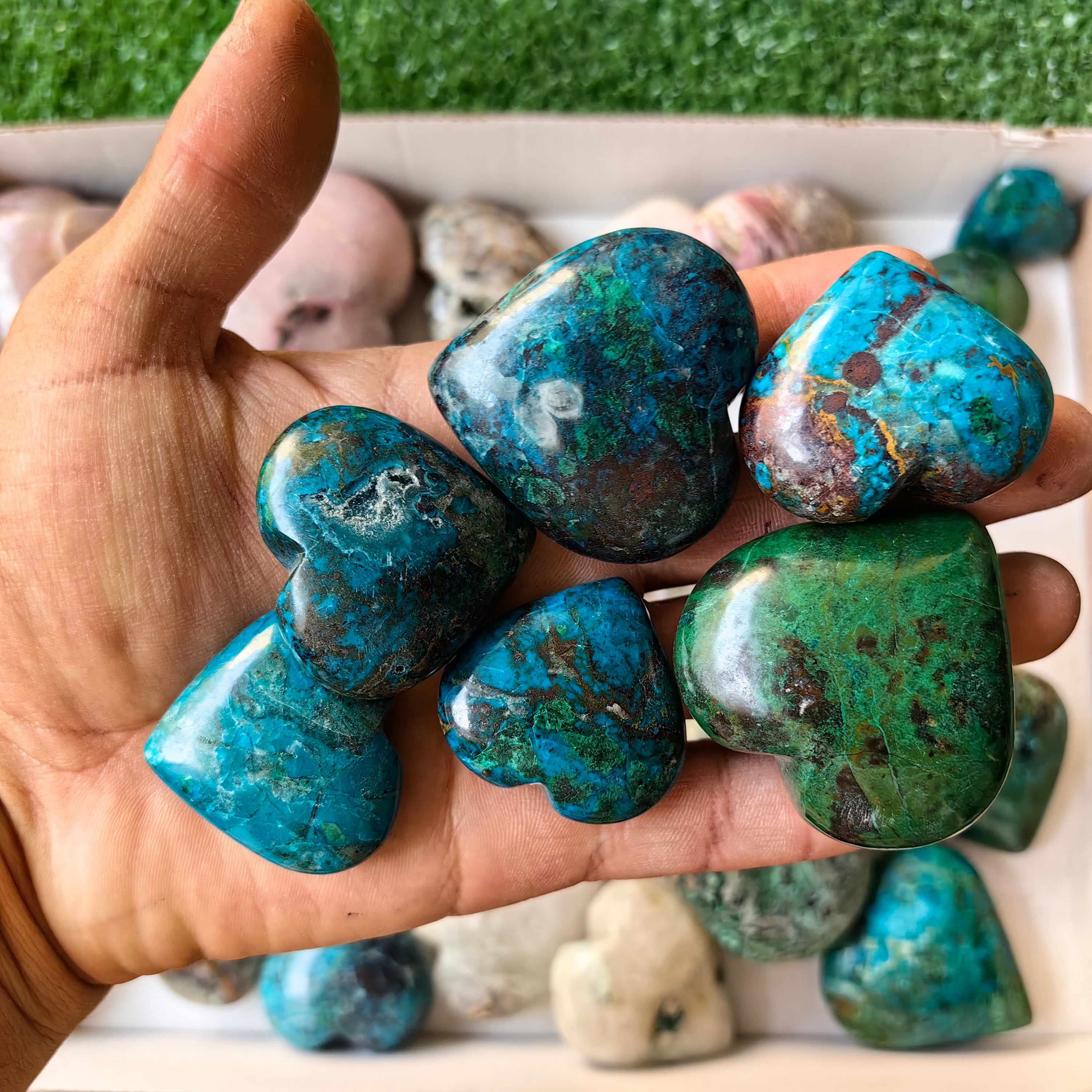 33 pc carving heart in mixted stones