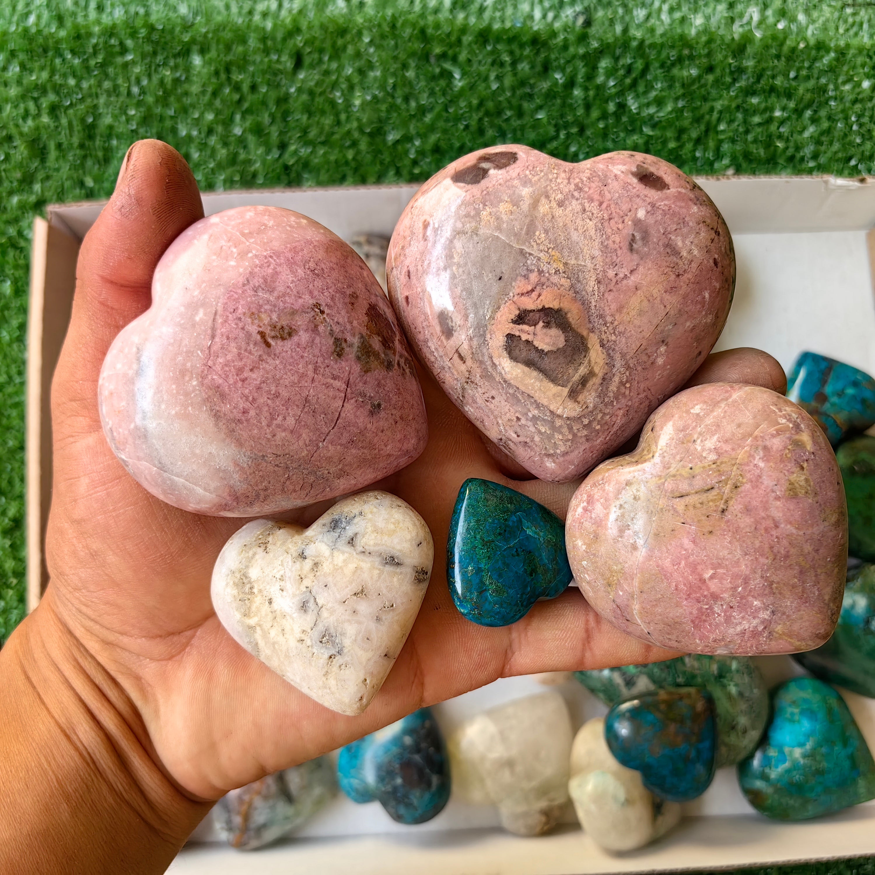 33 pc carving heart in mixted stones
