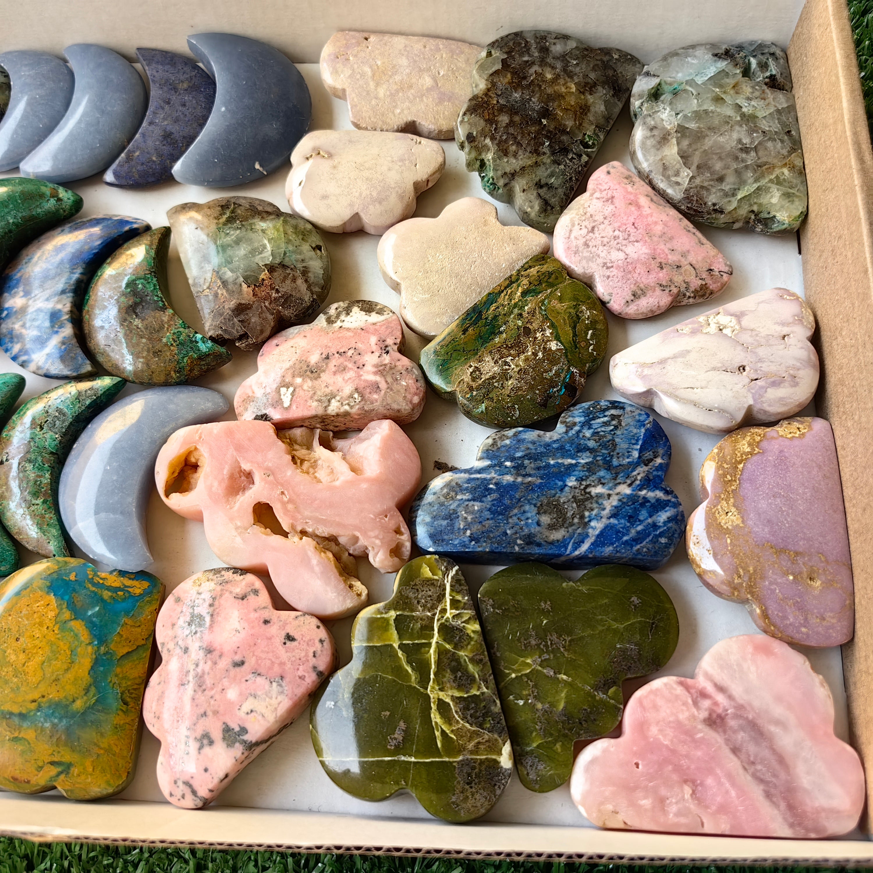 39 pc carving moons & clouds in mixted stones