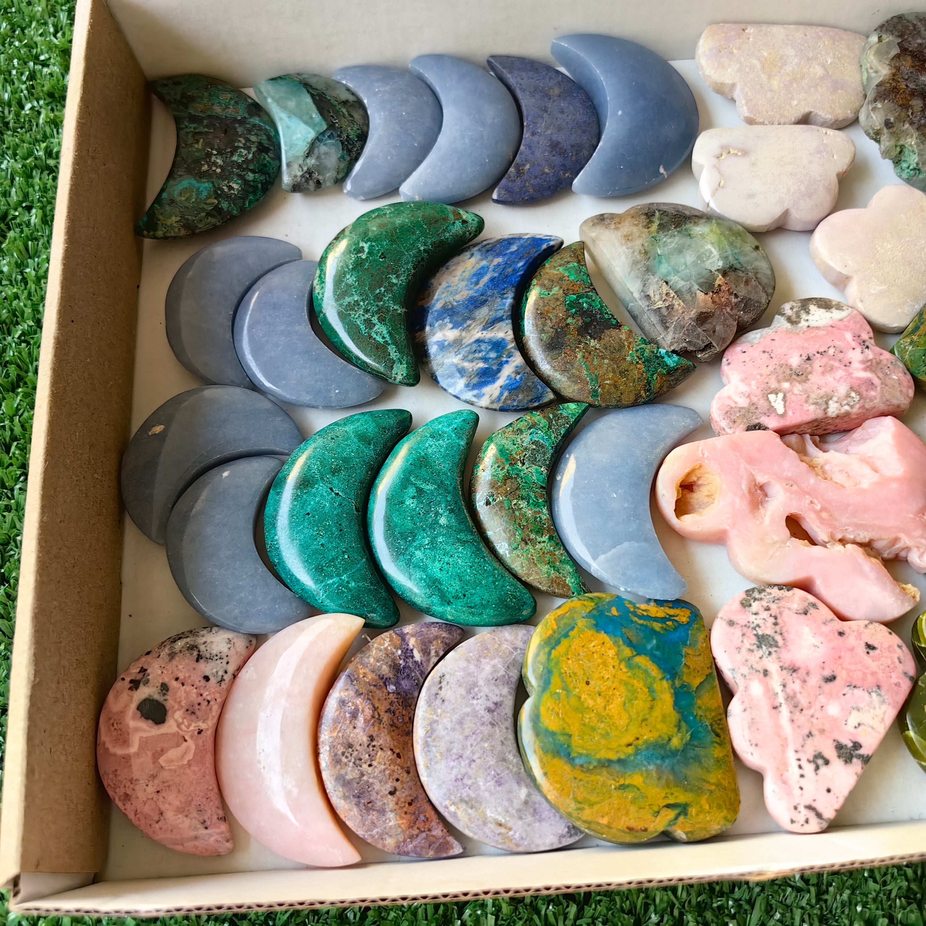39 pc carving moons & clouds in mixted stones