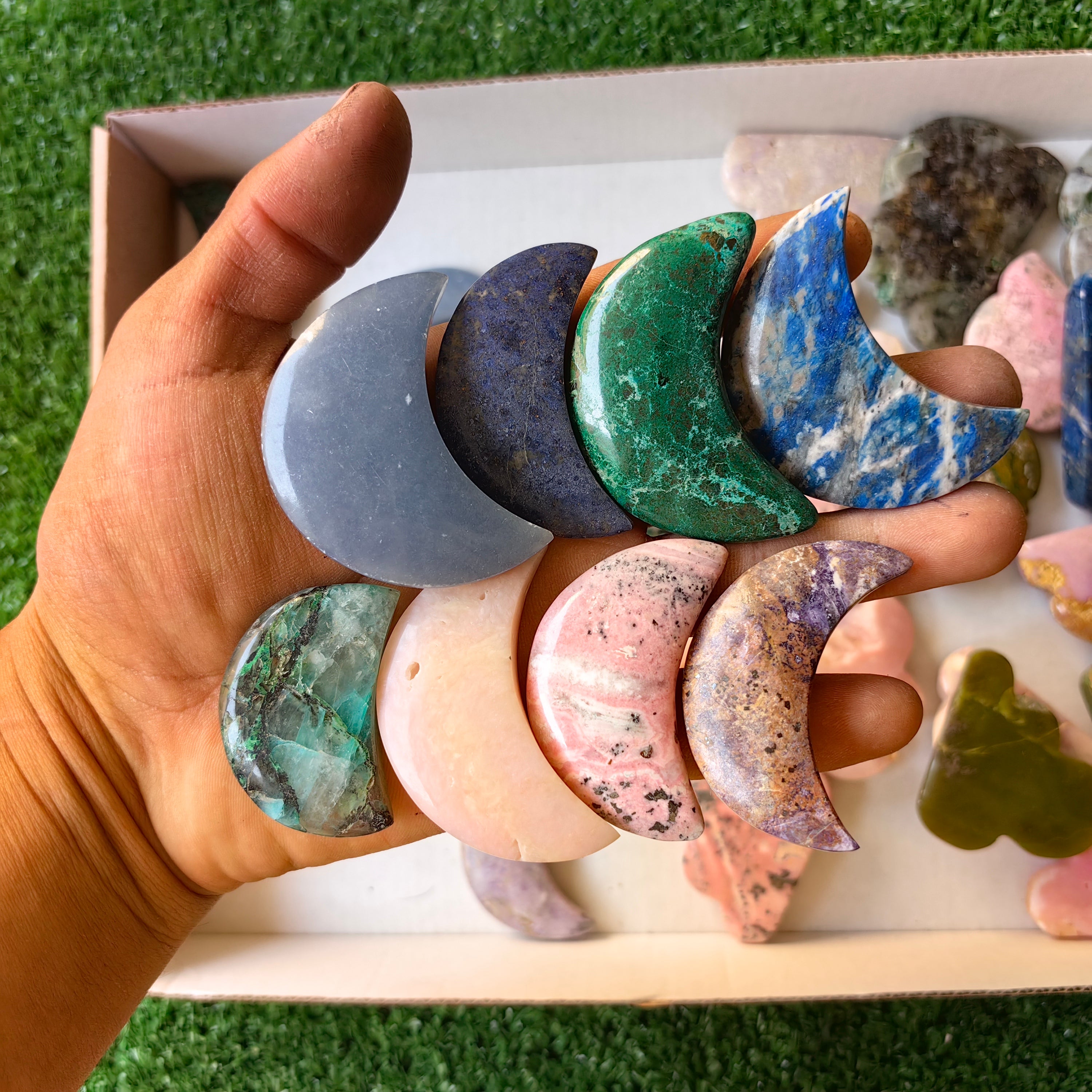39 pc carving moons & clouds in mixted stones