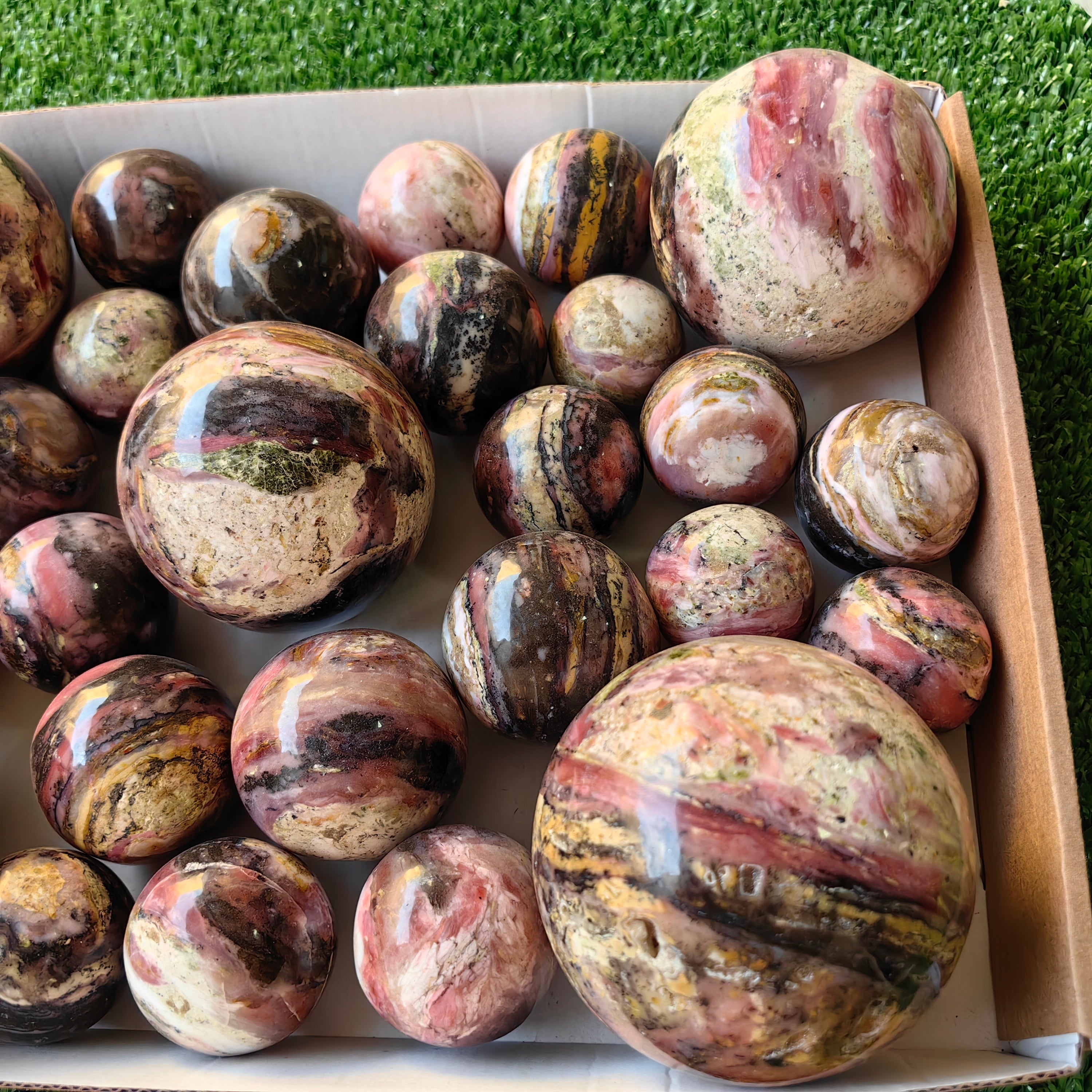 28 pc peruvian strawberry pink opal spheres