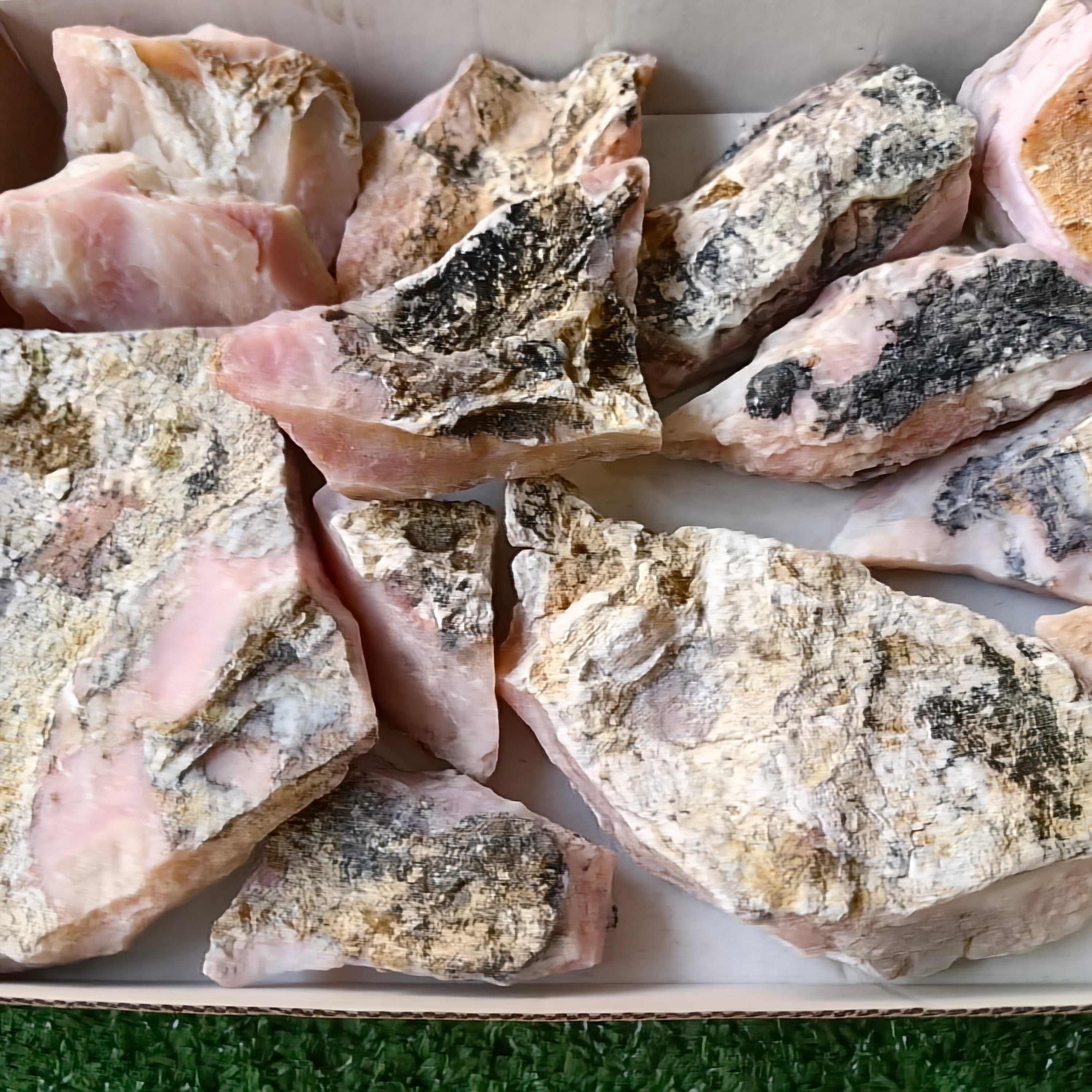 2 kg Pink Opal Rough Peru