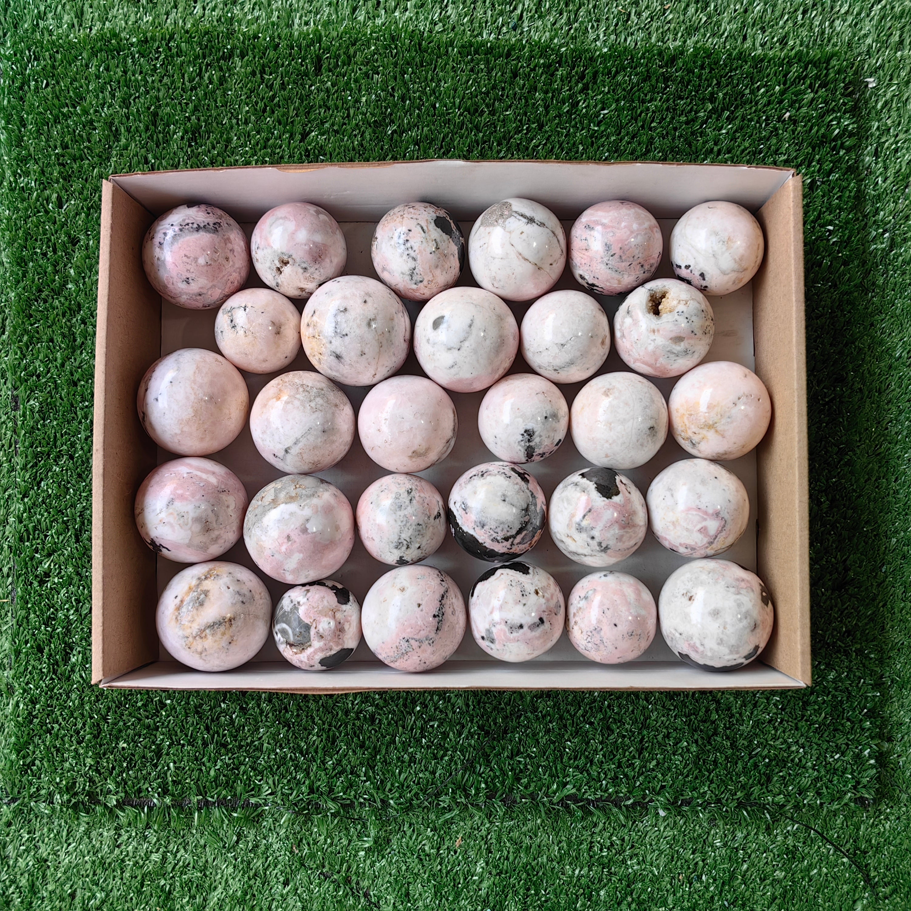 29 pc rhodonite with calcite spheres