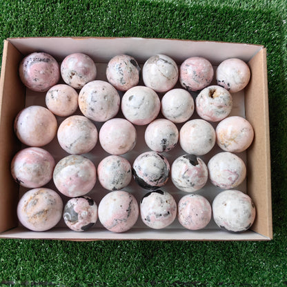 29 pc rhodonite with calcite spheres