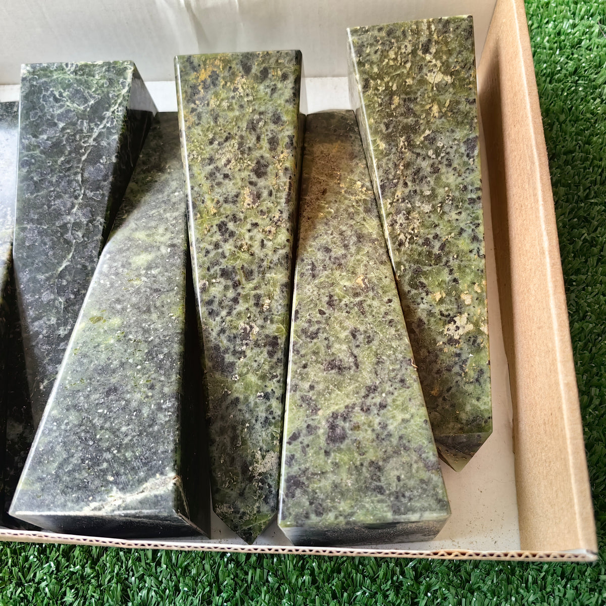 Nefrite Texture 7 pc bic nefrite towers – INKA MINERALS PERU