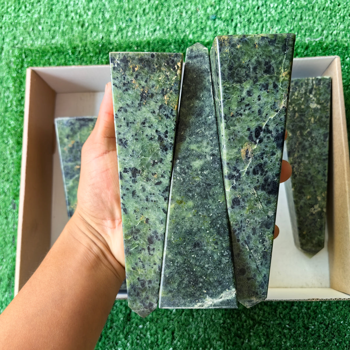 Nefrite Texture 7 pc bic nefrite towers – INKA MINERALS PERU