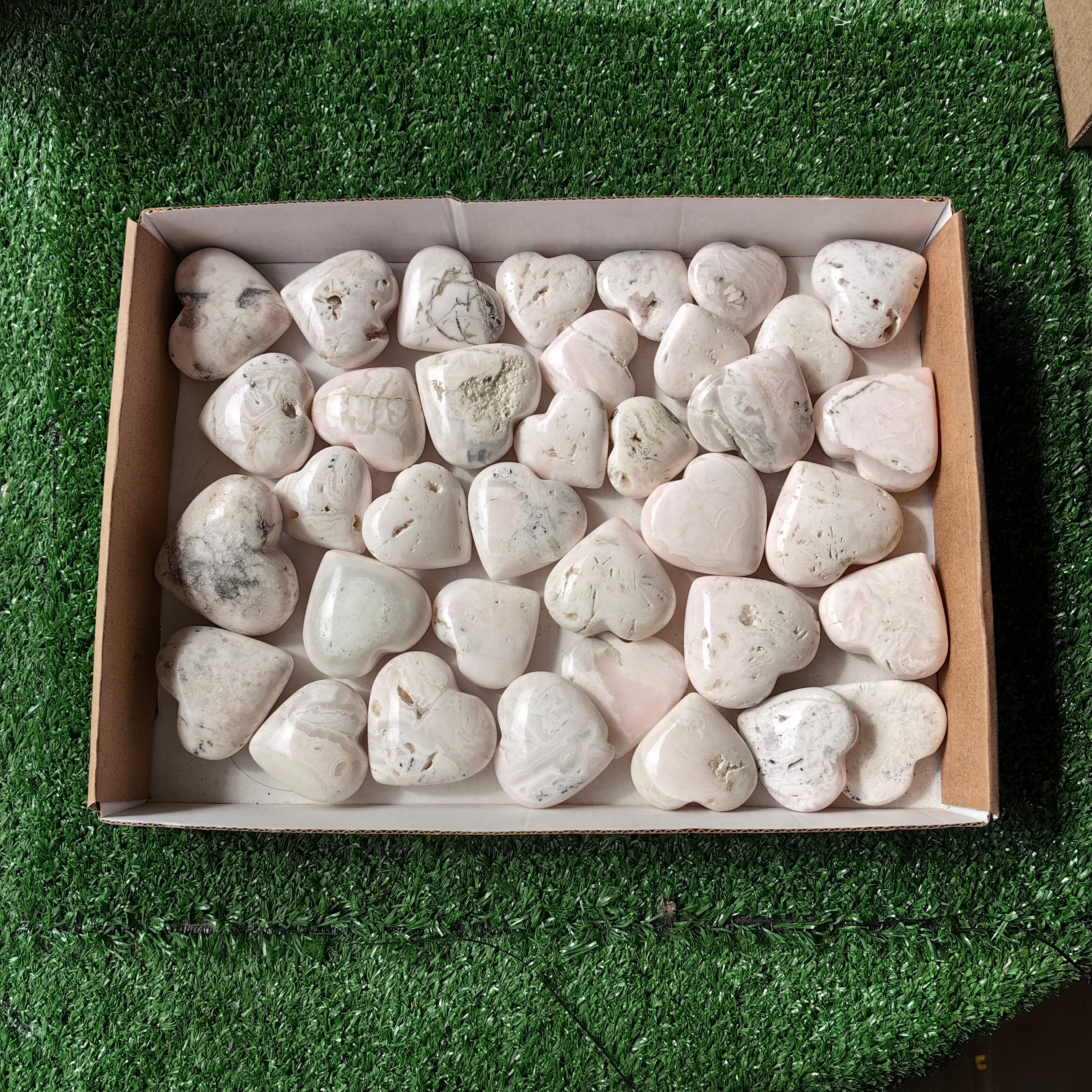36 pc mangano calcite flourecent hearts