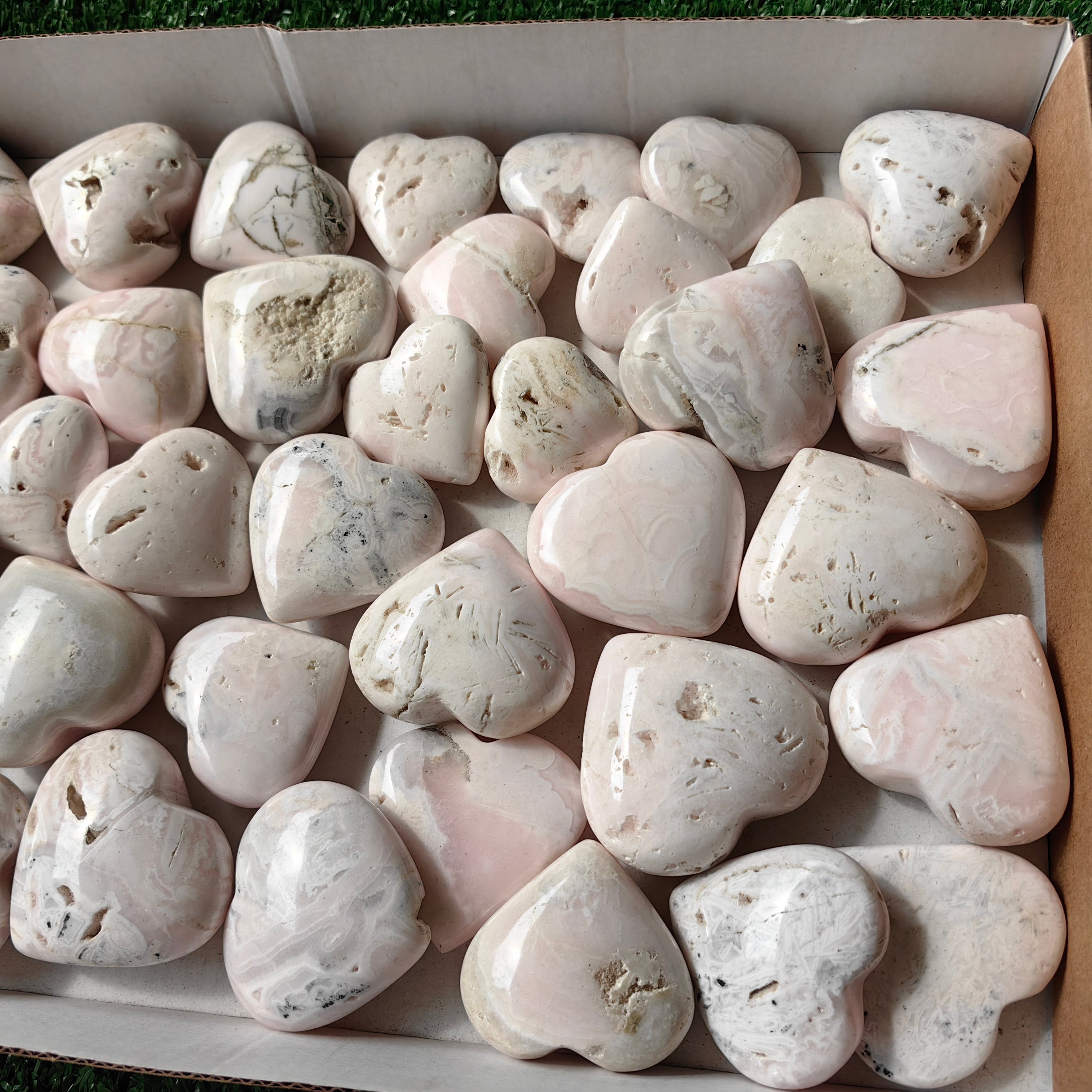 36 pc mangano calcite flourecent hearts