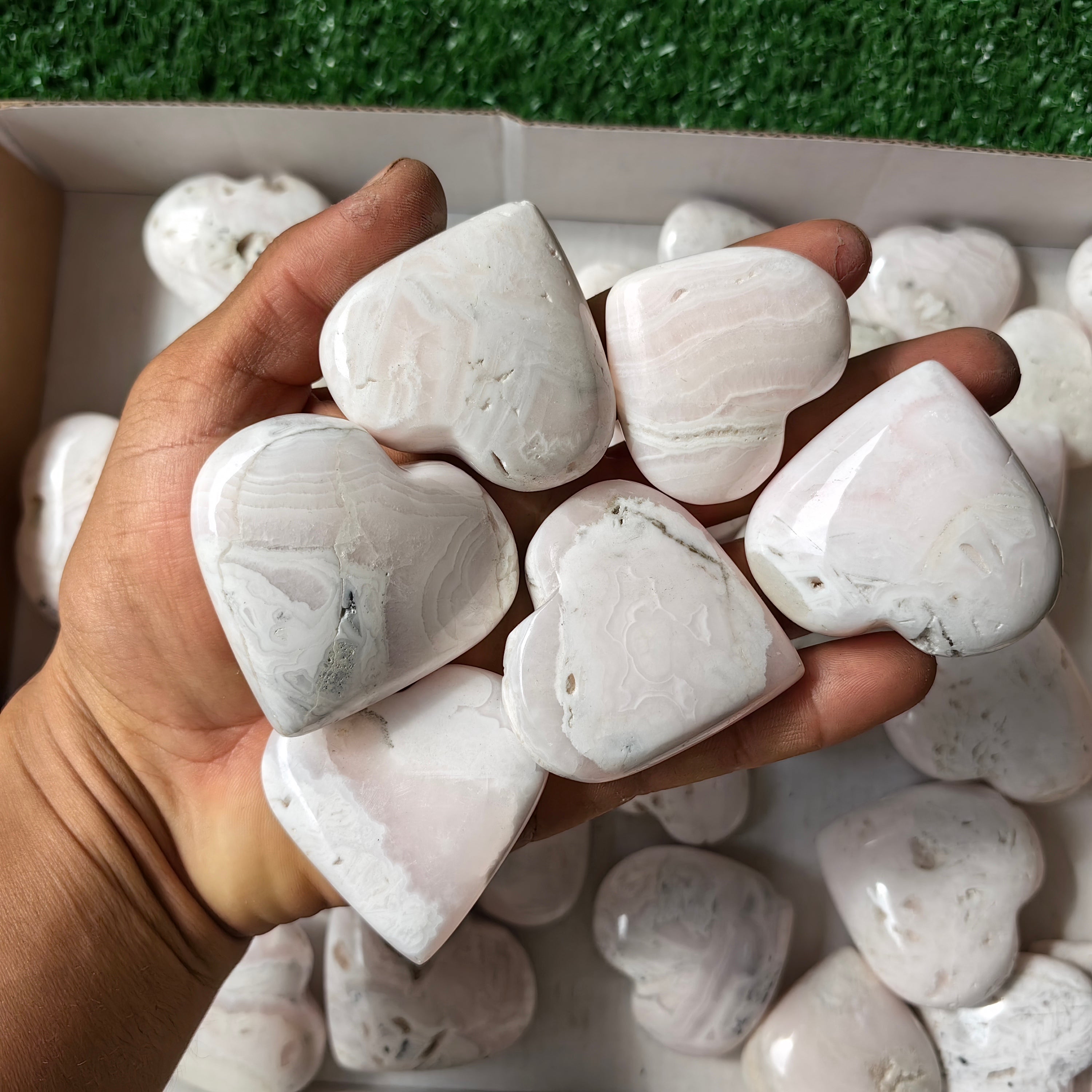 36 pc mangano calcite flourecent hearts