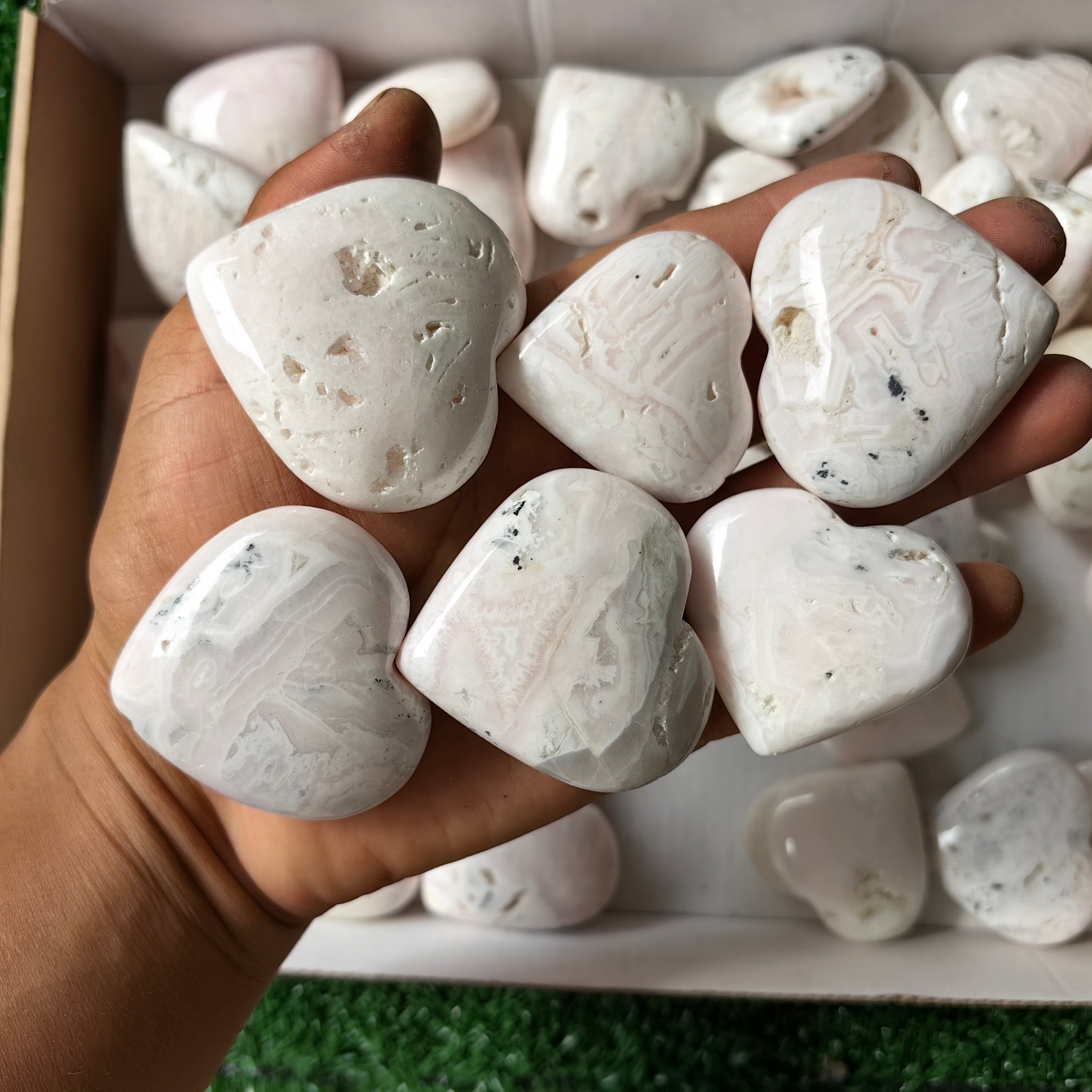 36 pc mangano calcite flourecent hearts