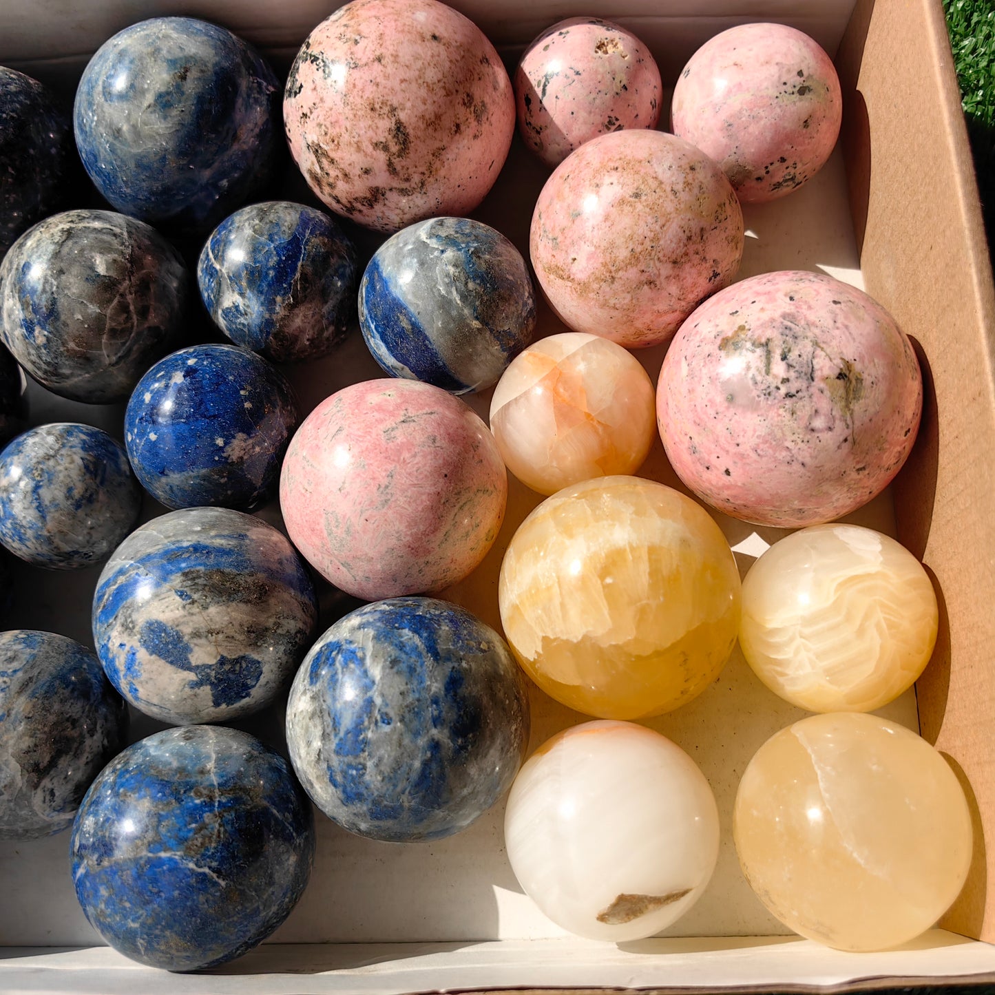 29 pc rhodonite, yellow onix & lapiz lazuli spheres